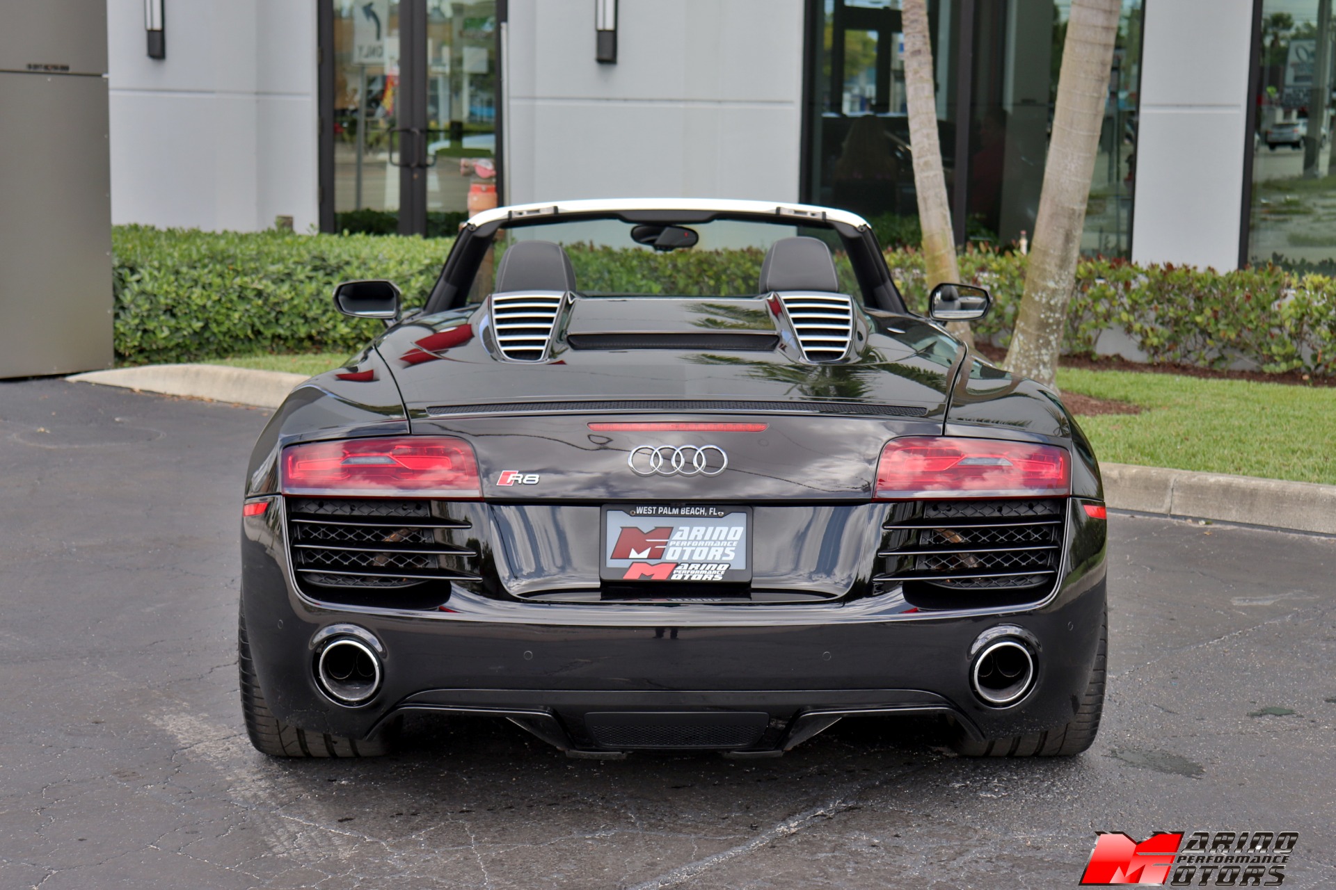 Used-2014-Audi-R8-52-quattro-Spyder