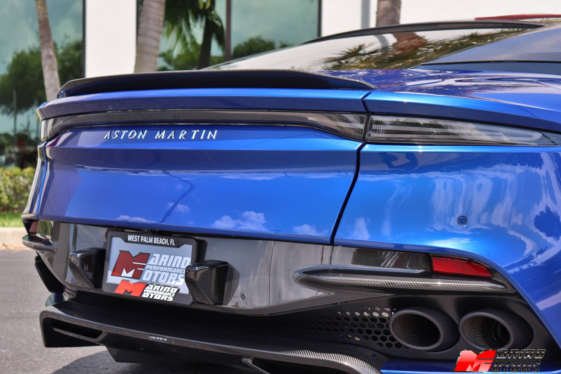 Used-2020-Aston-Martin-DBS-Superleggera