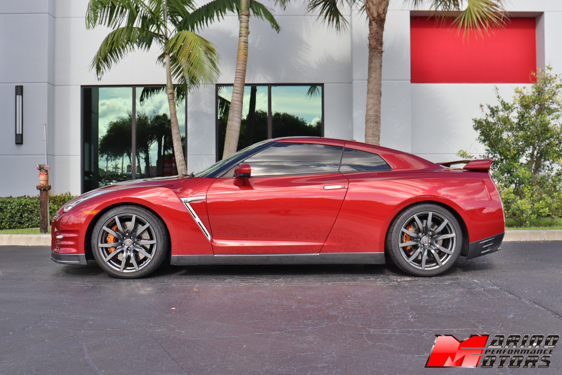 Used-2015-Nissan-GT-R-Premium