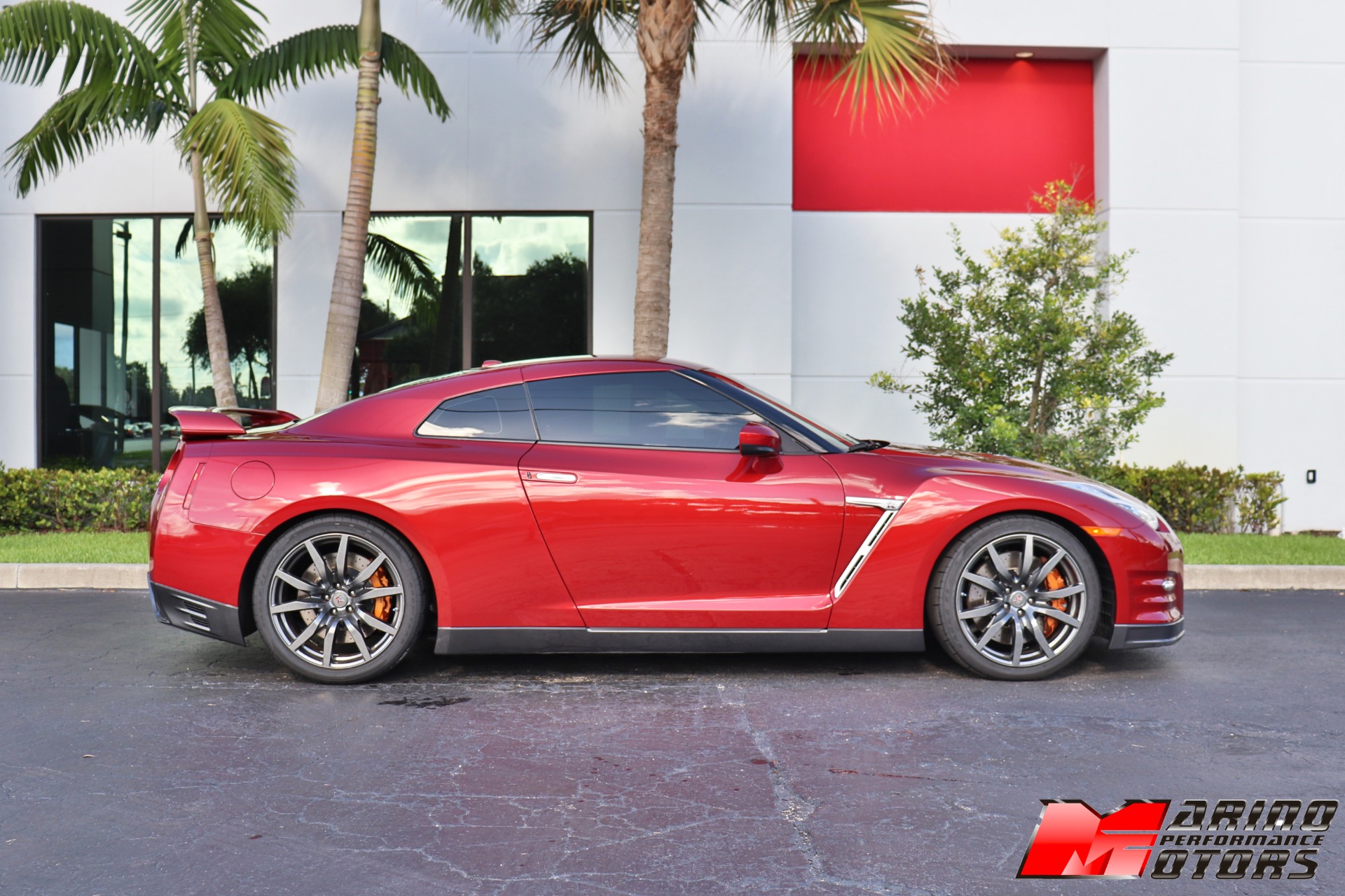 Used-2015-Nissan-GT-R-Premium