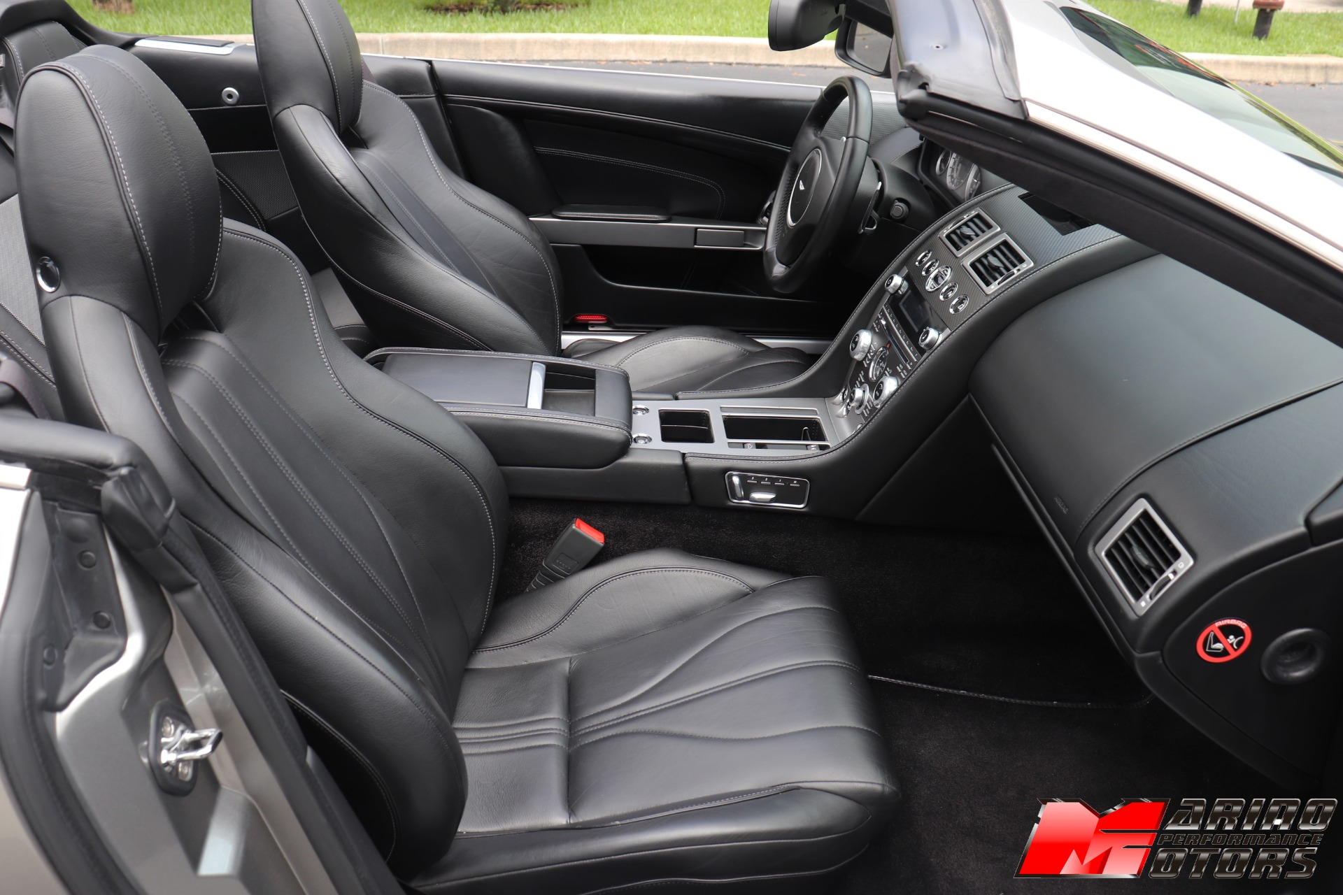 Used-2015-Aston-Martin-DB9-Volante