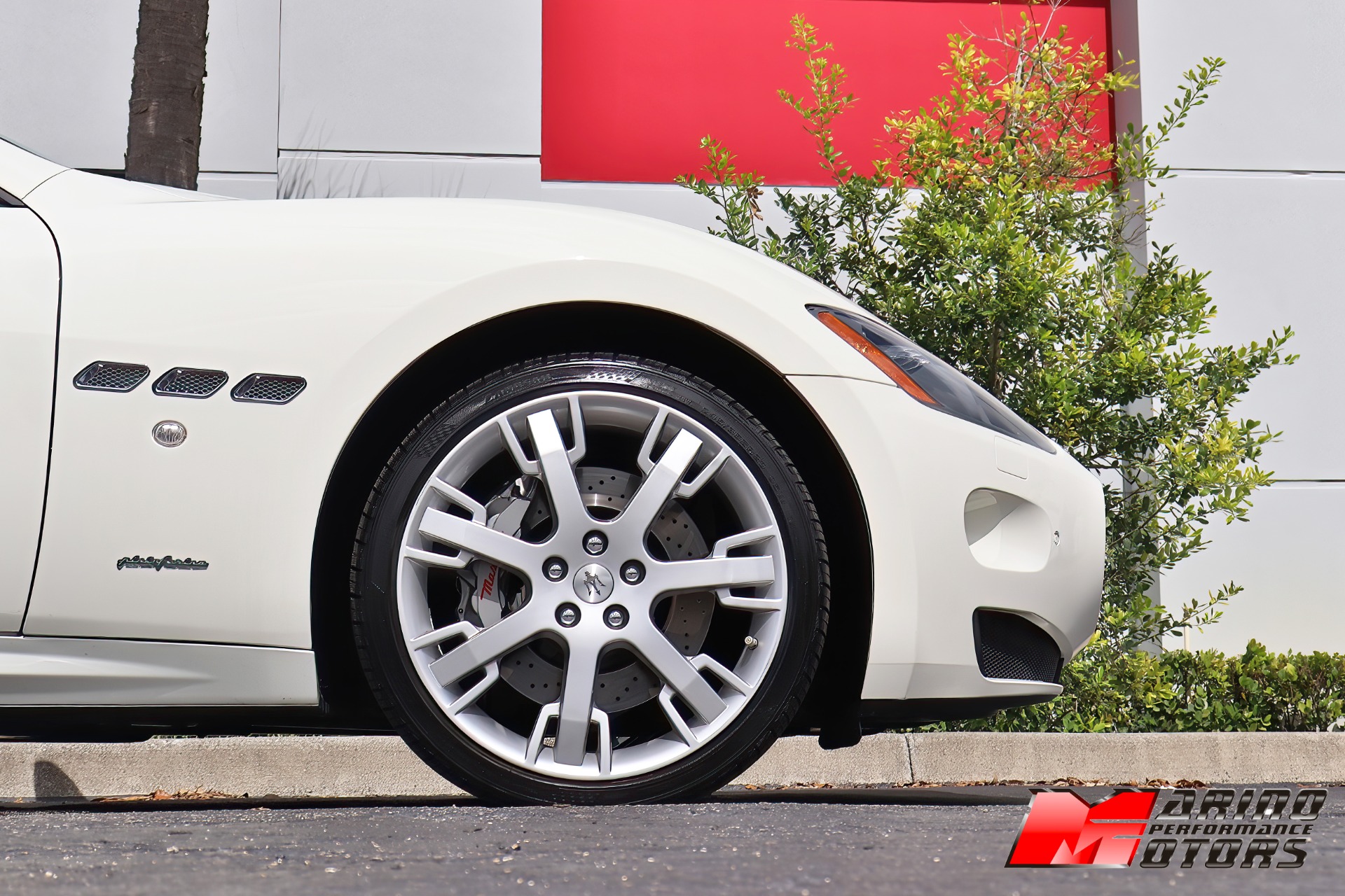 Used-2014-Maserati-GranTurismo