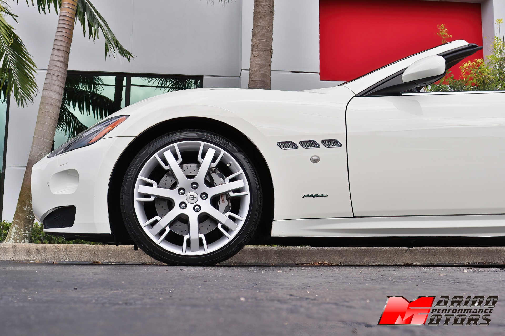 Used-2014-Maserati-GranTurismo