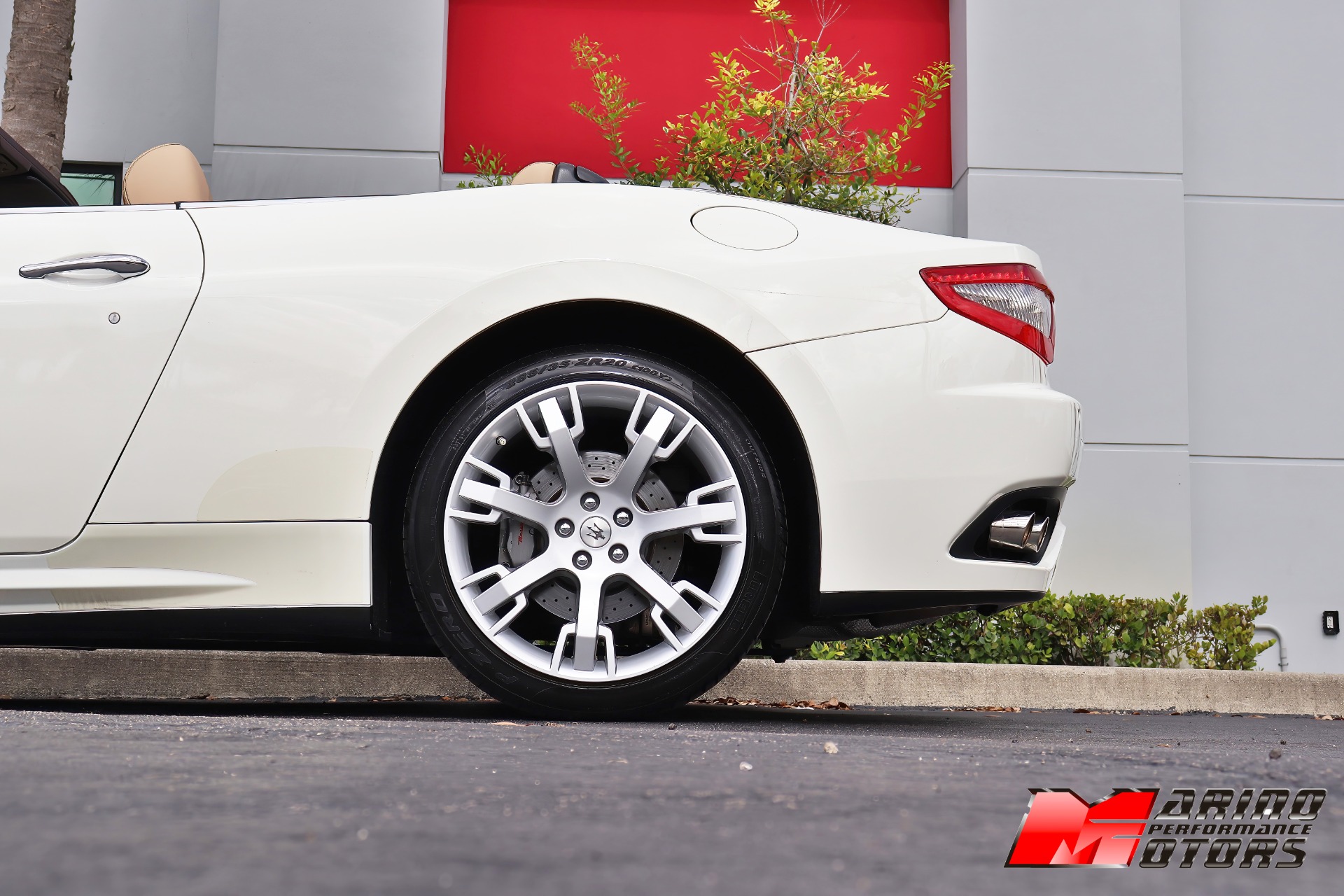 Used-2014-Maserati-GranTurismo