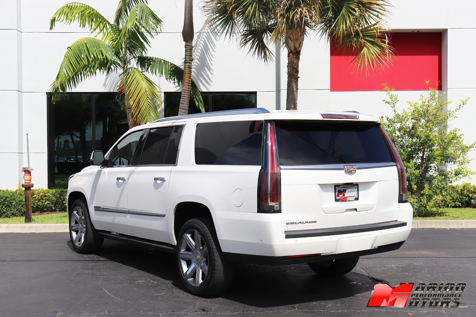 Used-2018-Cadillac-Escalade-ESV-Premium-Luxury