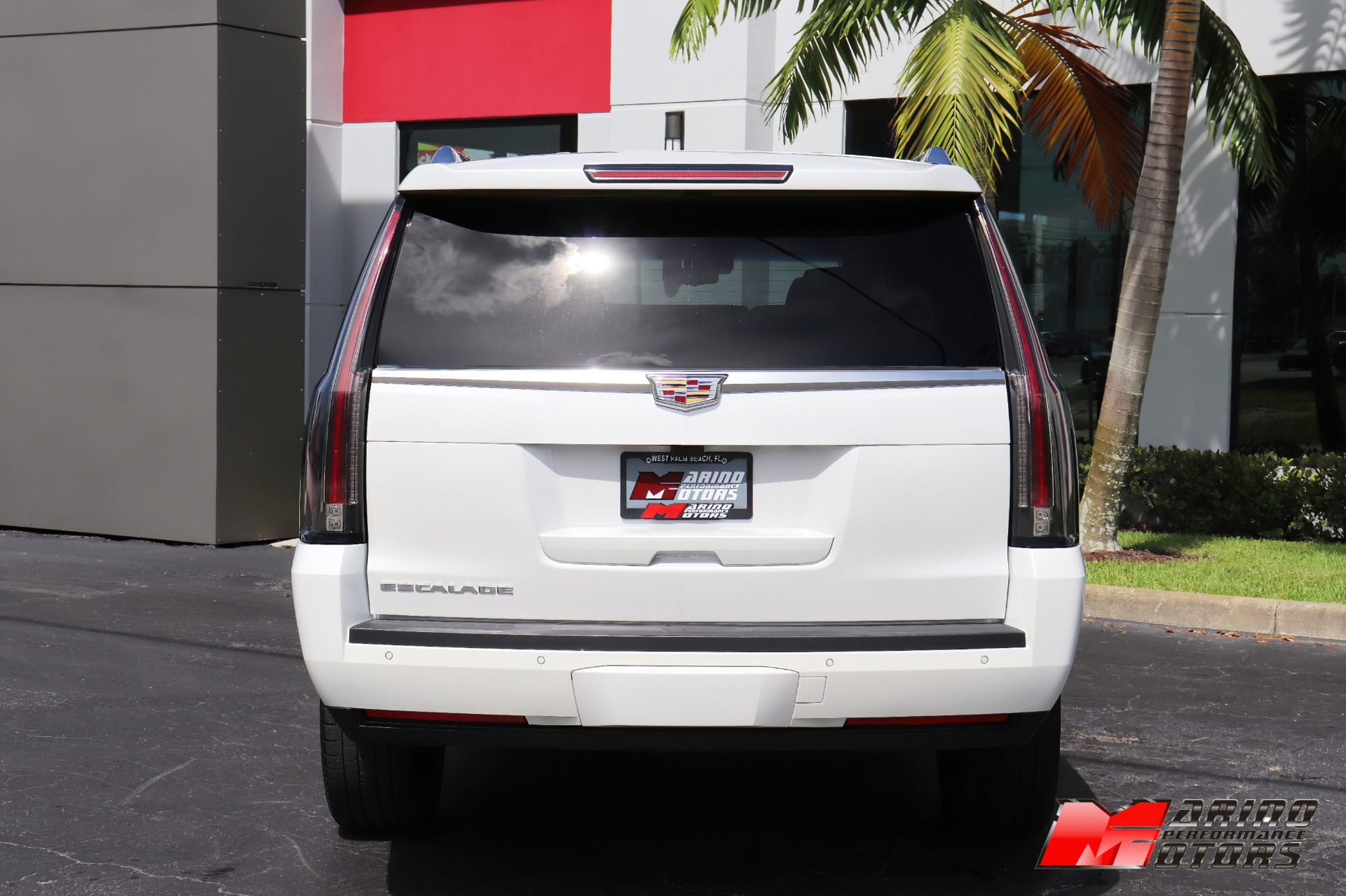 Used-2018-Cadillac-Escalade-ESV-Premium-Luxury