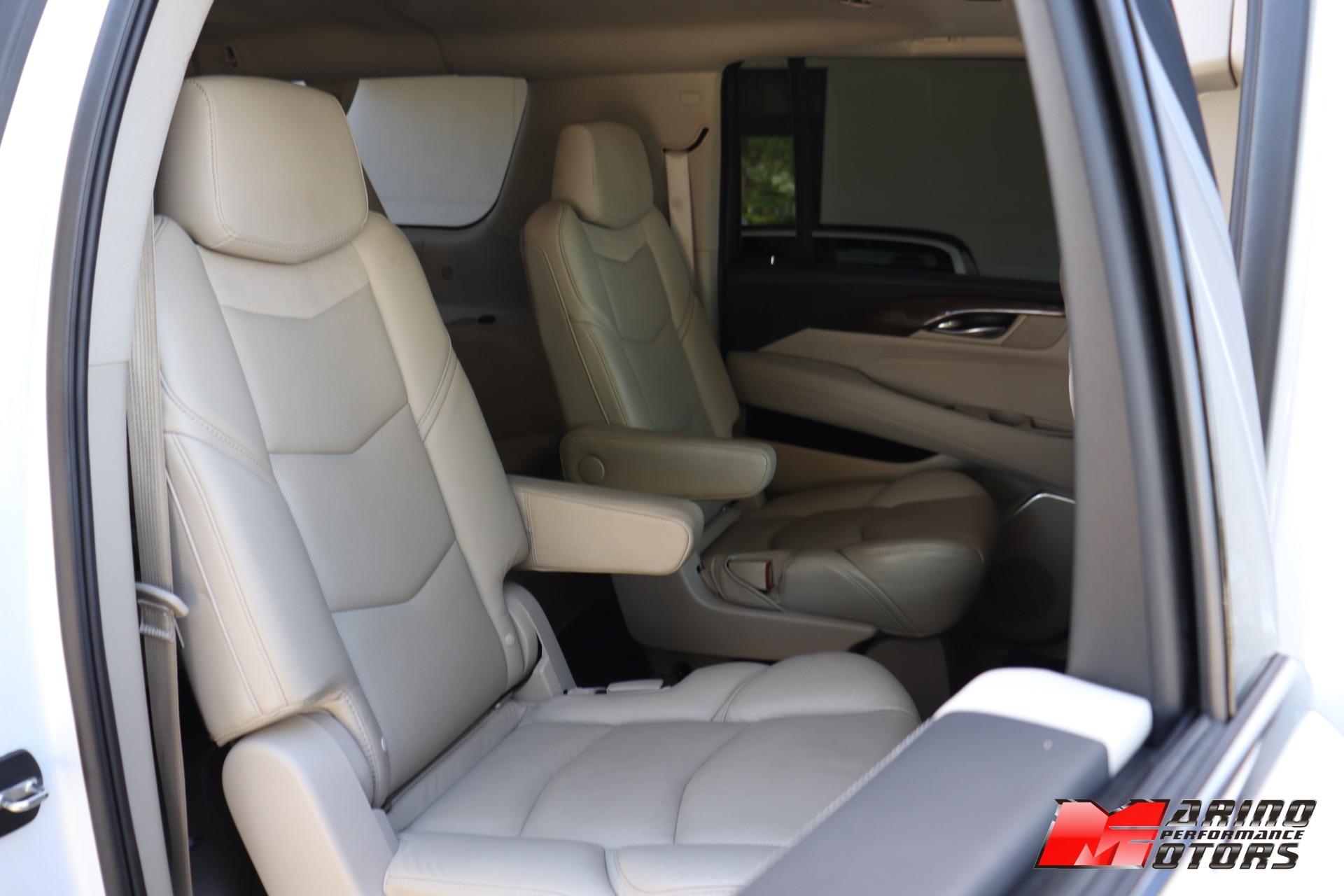 Used-2018-Cadillac-Escalade-ESV-Premium-Luxury
