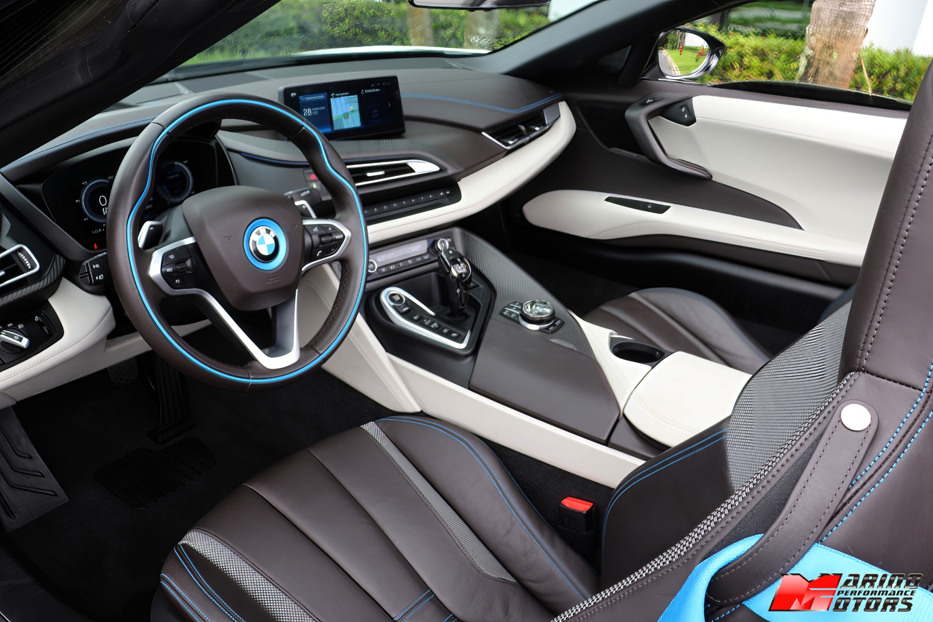 Used-2019-BMW-i8-Roadster