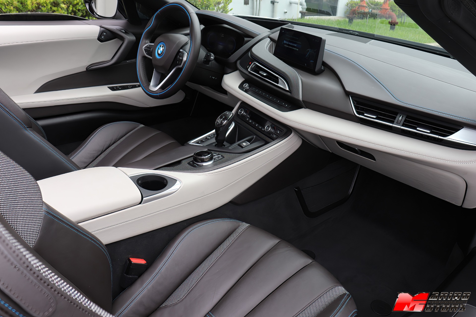 Used-2019-BMW-i8-Roadster