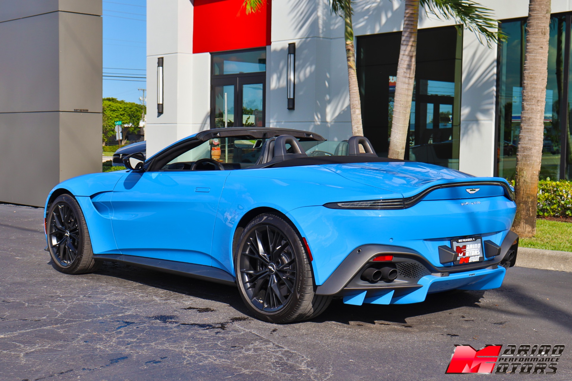 Used-2021-Aston-Martin-Vantage-Roadster