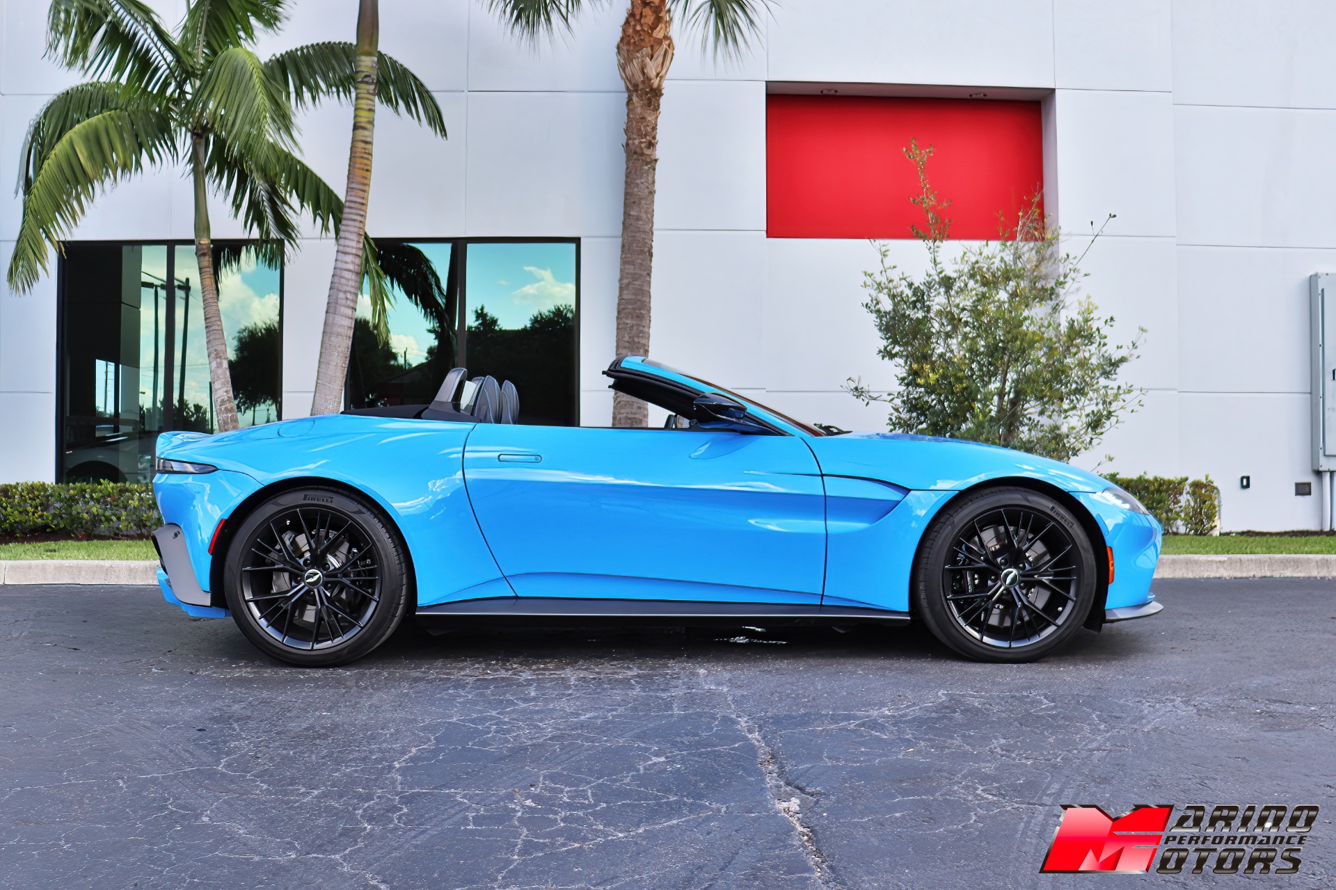 Used-2021-Aston-Martin-Vantage-Roadster