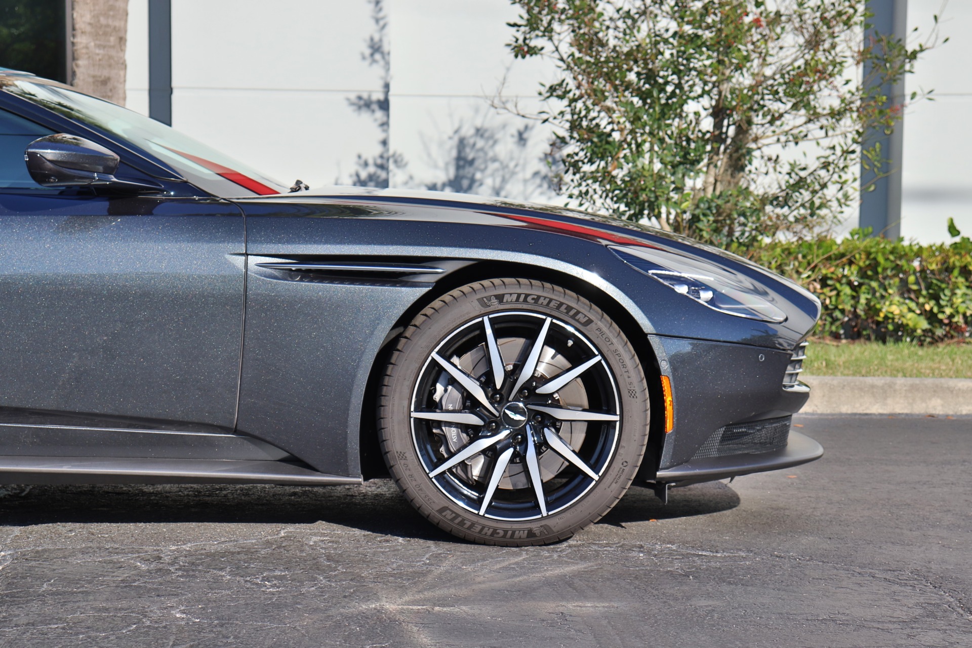 Used-2019-Aston-Martin-DB11-V8