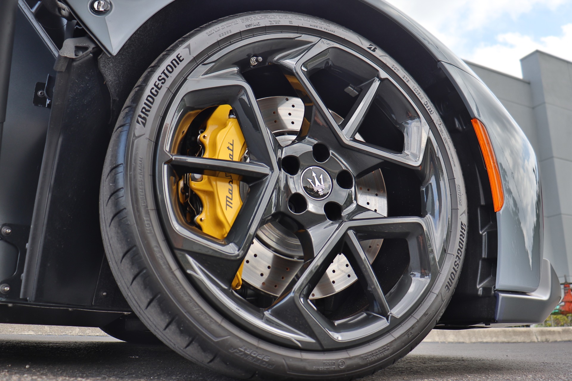 Used-2023-Maserati-MC20