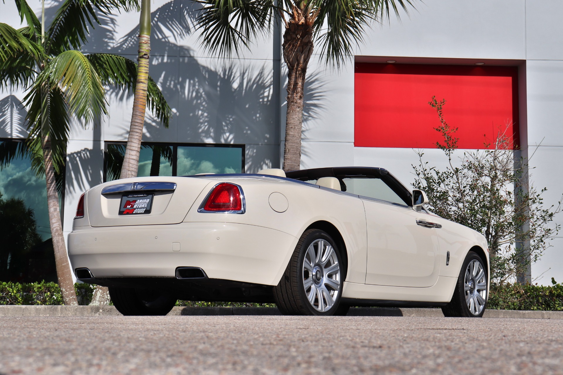 Used-2016-Rolls-Royce-Dawn