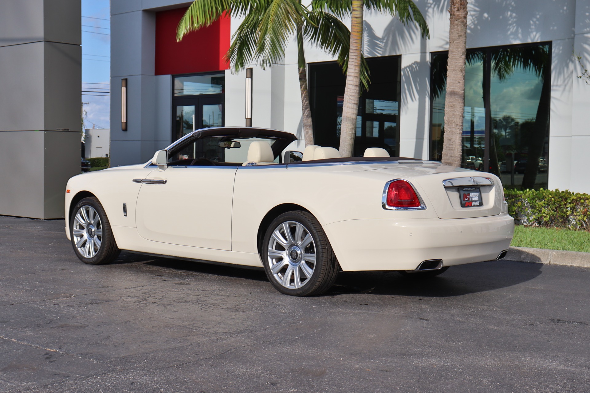 Used-2016-Rolls-Royce-Dawn