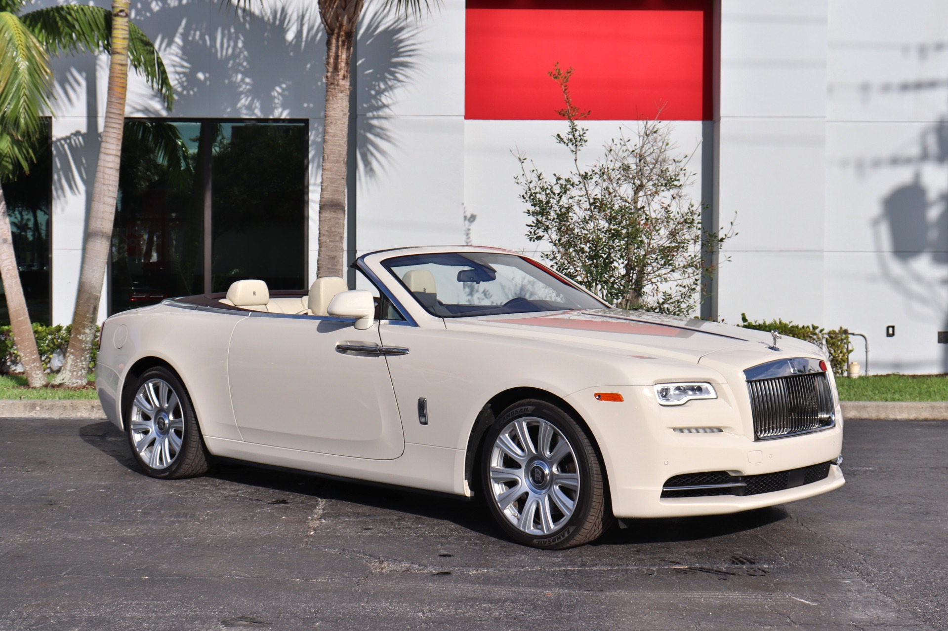 Used-2016-Rolls-Royce-Dawn