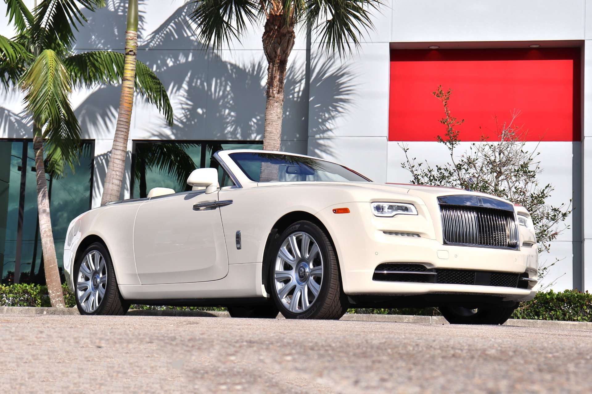 Used-2016-Rolls-Royce-Dawn