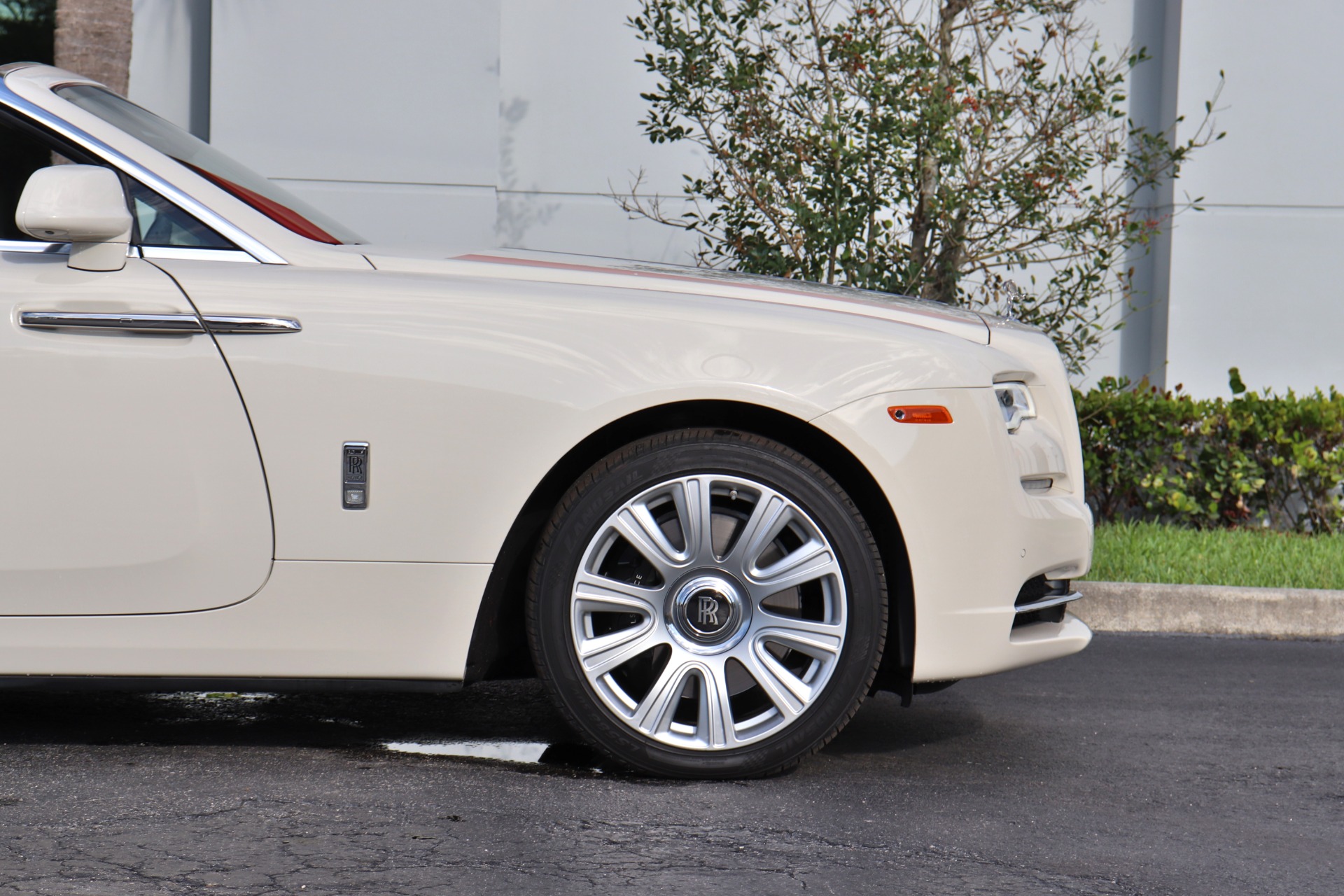 Used-2016-Rolls-Royce-Dawn
