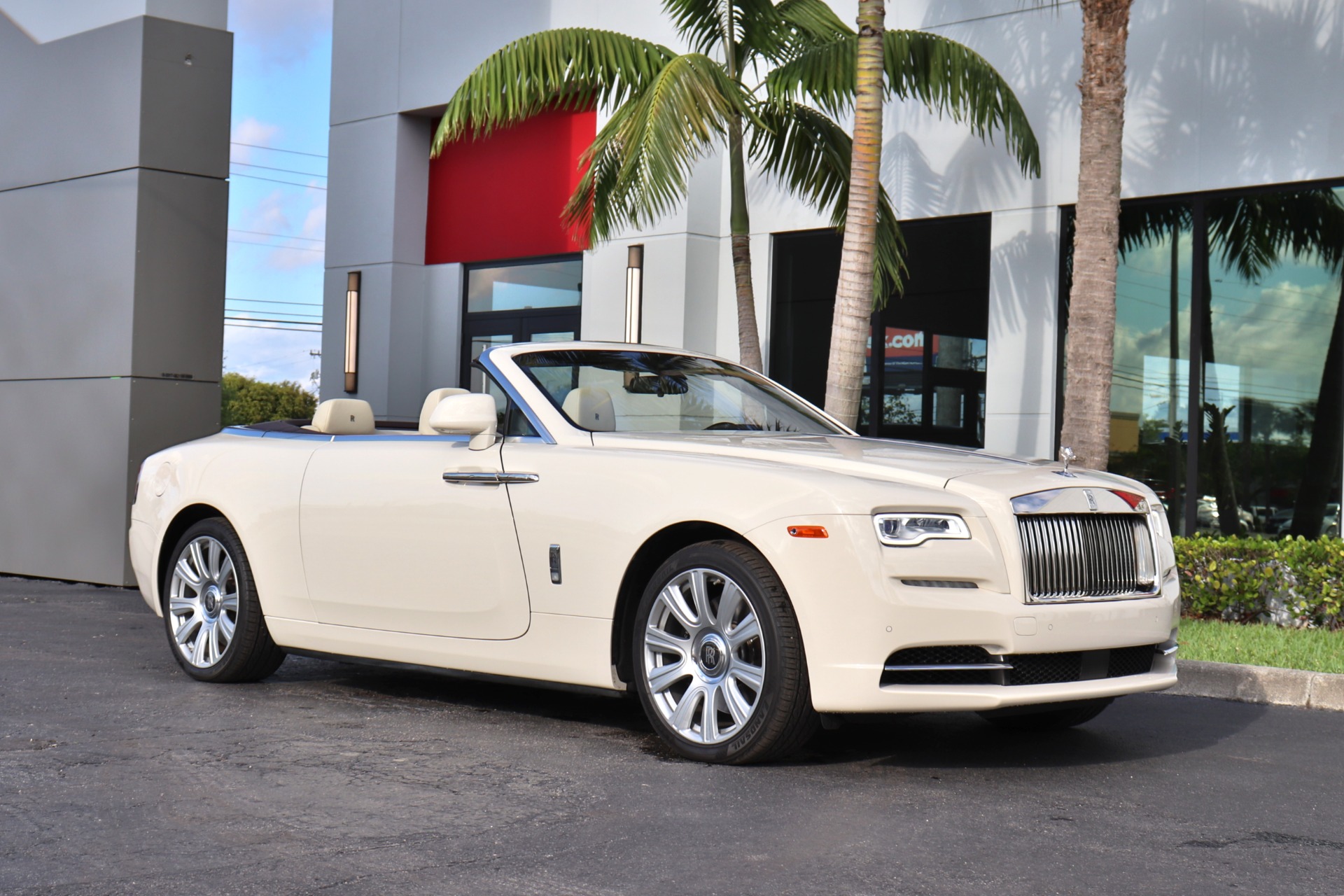 Used-2016-Rolls-Royce-Dawn