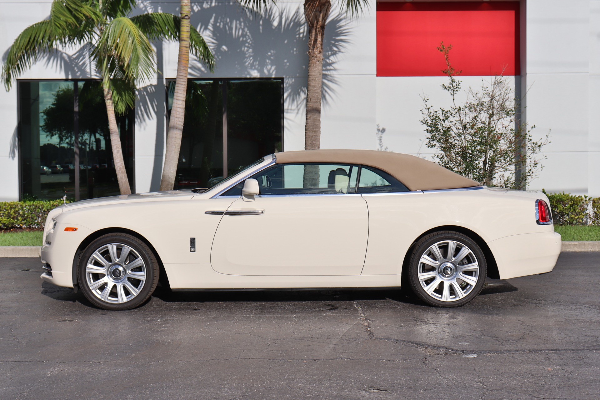 Used-2016-Rolls-Royce-Dawn