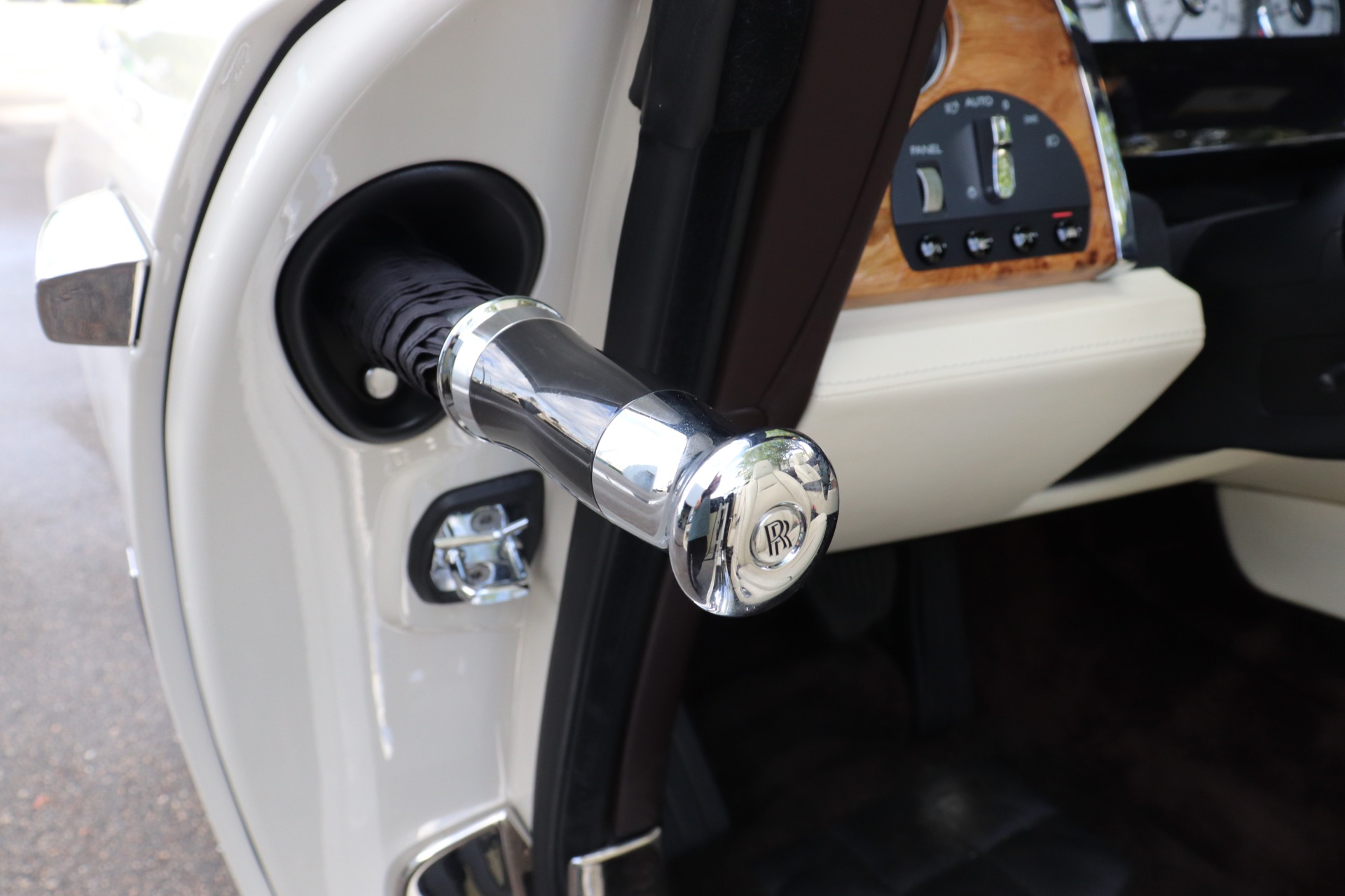 Used-2016-Rolls-Royce-Dawn