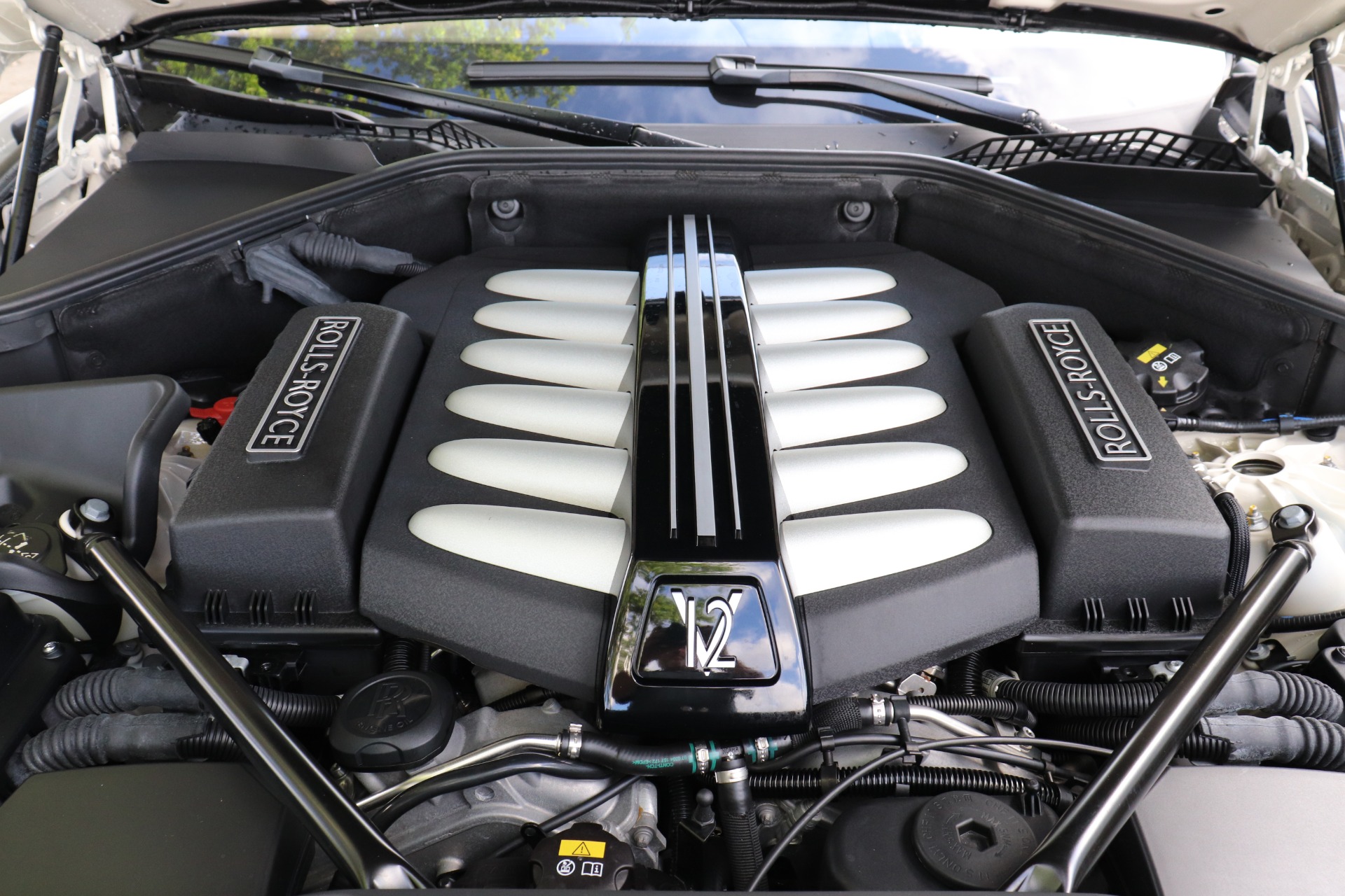 Used-2016-Rolls-Royce-Dawn
