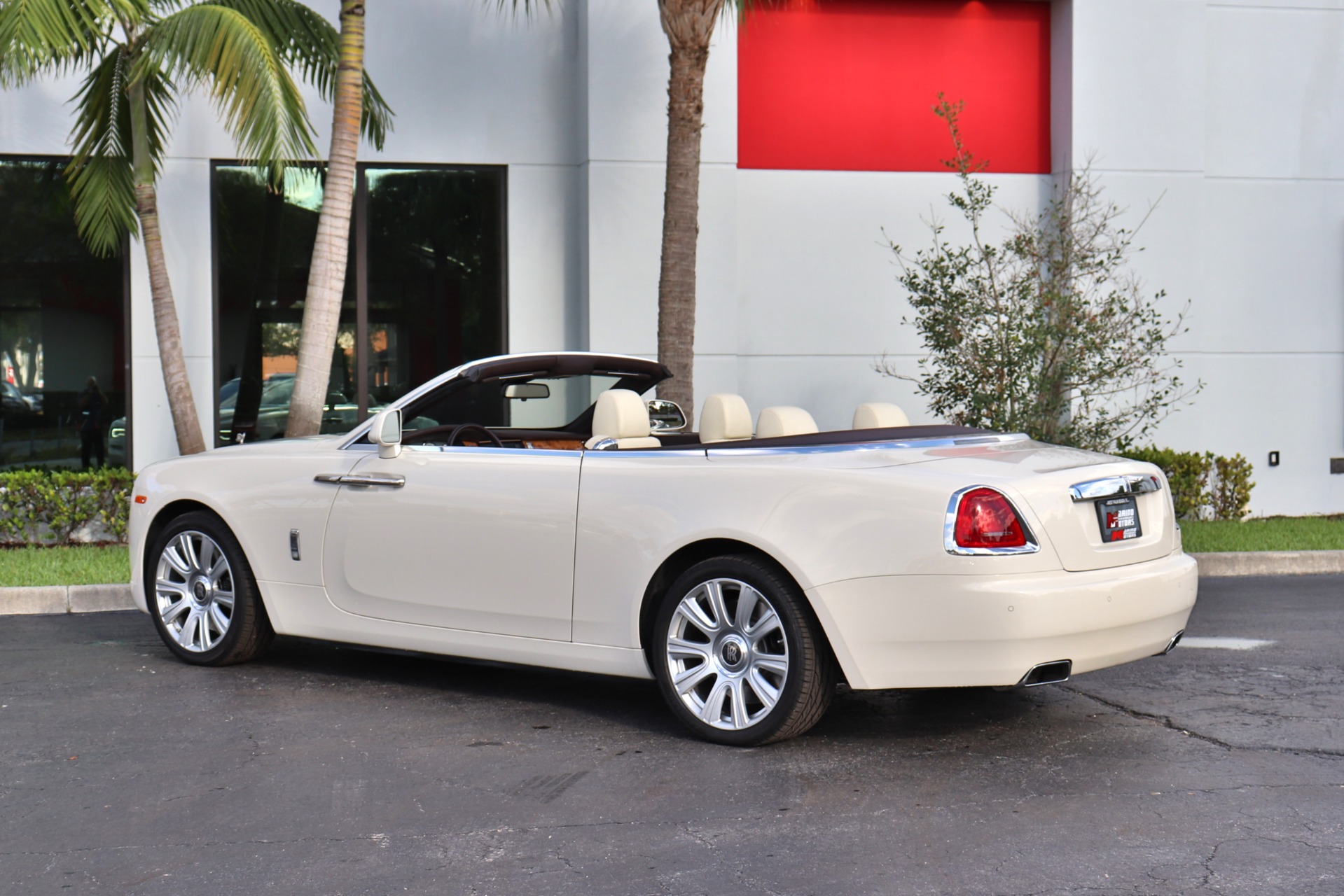 Used-2016-Rolls-Royce-Dawn
