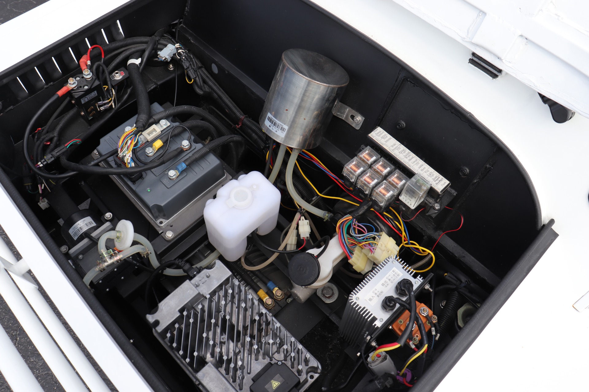 Used-2022-America-EV-Mokee