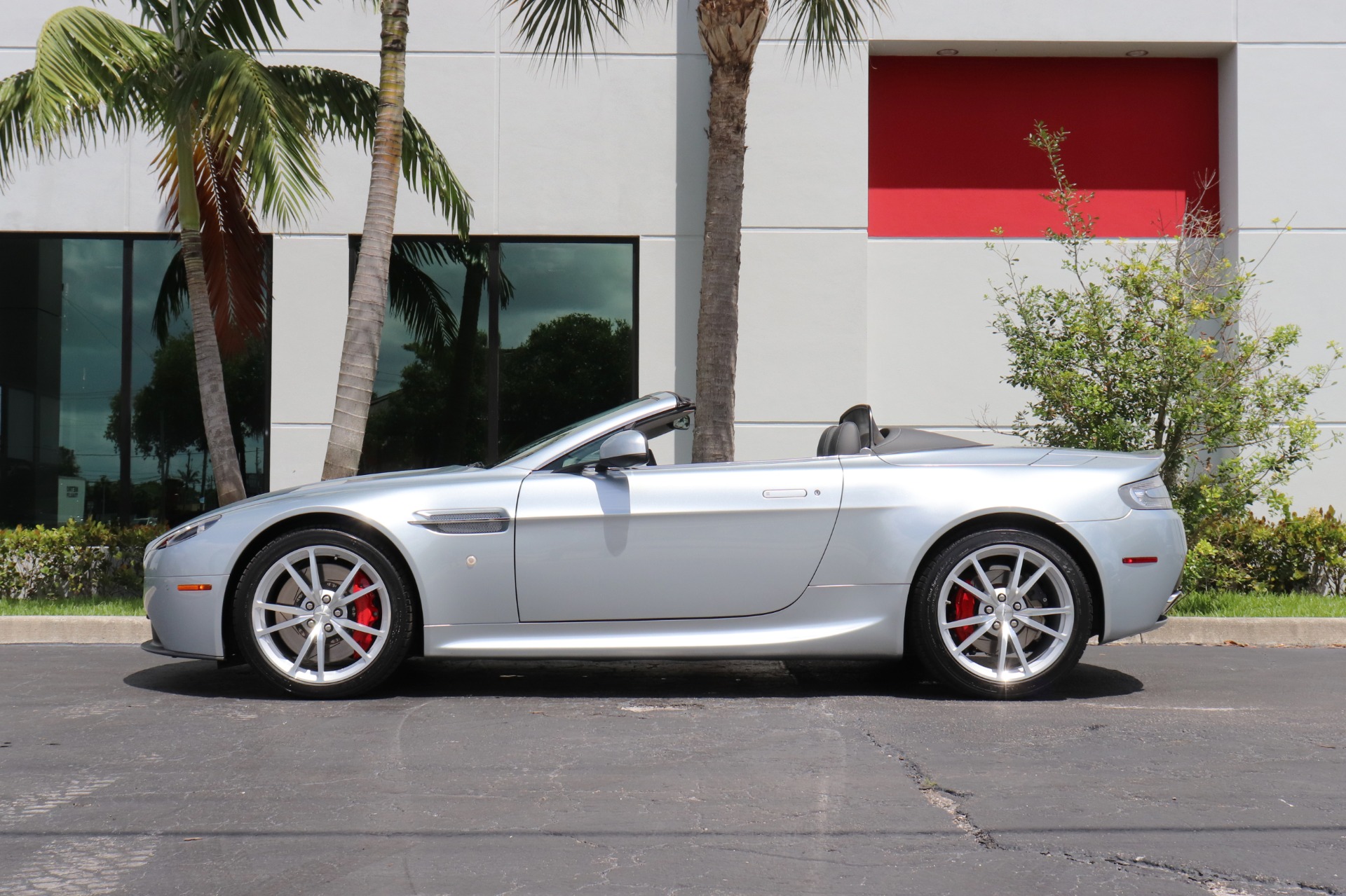 Used-2012-Aston-Martin-V8-Vantage-Roadster