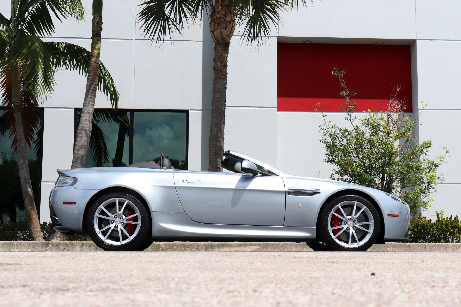 Used-2012-Aston-Martin-V8-Vantage-Roadster