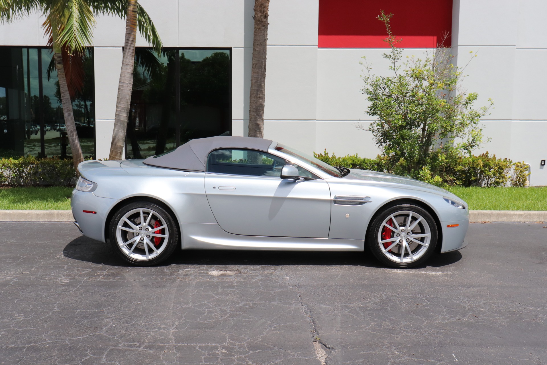 Used-2012-Aston-Martin-V8-Vantage-Roadster
