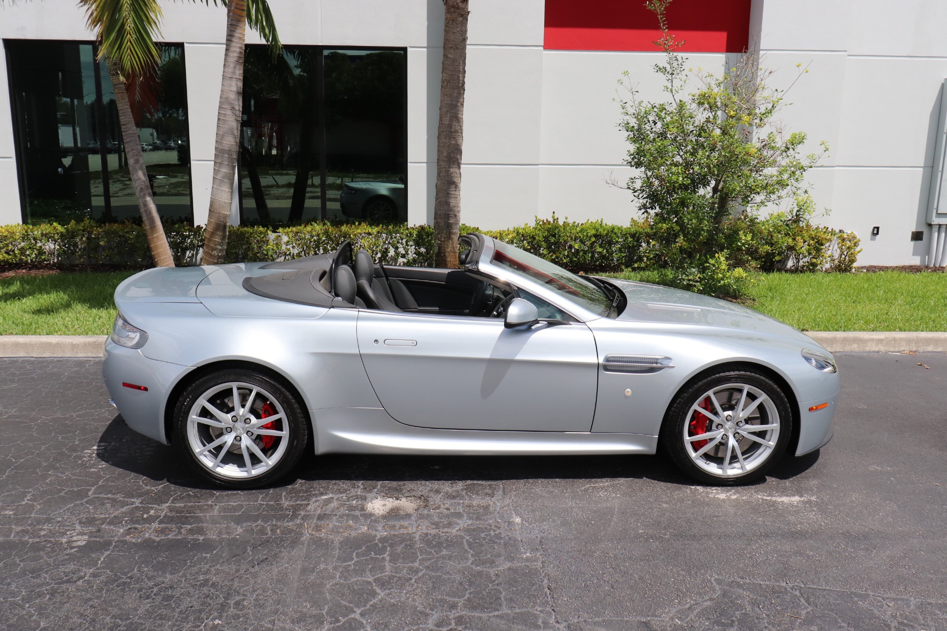 Used-2012-Aston-Martin-V8-Vantage-Roadster