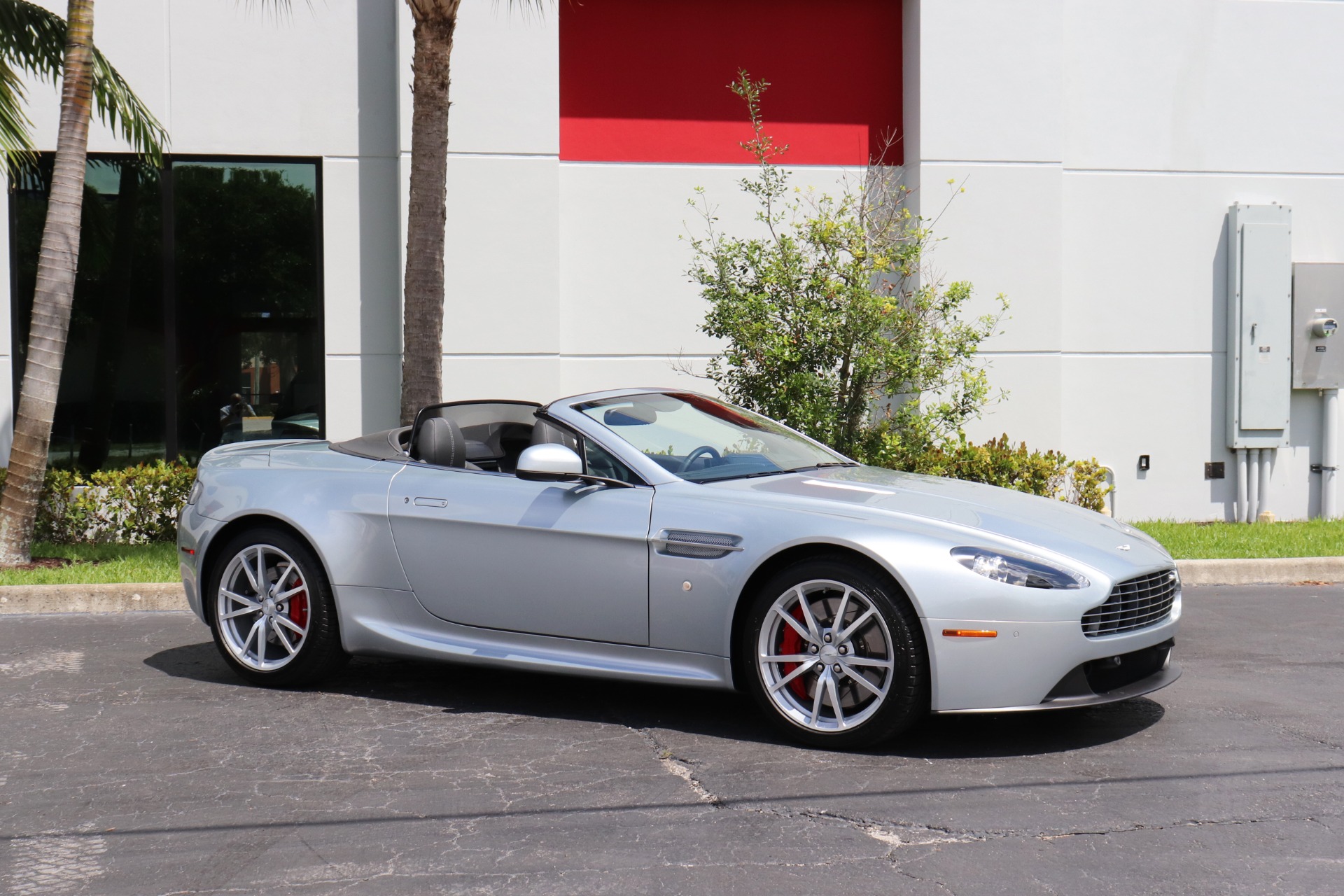 Used-2012-Aston-Martin-V8-Vantage-Roadster