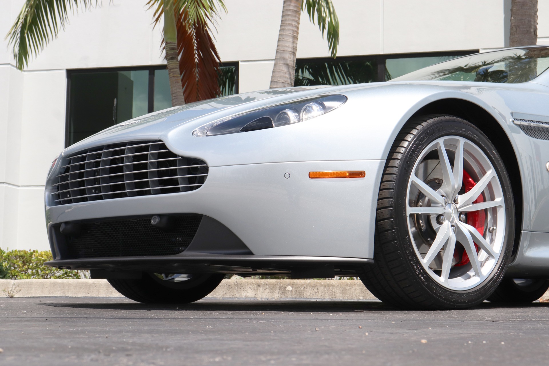 Used-2012-Aston-Martin-V8-Vantage-Roadster