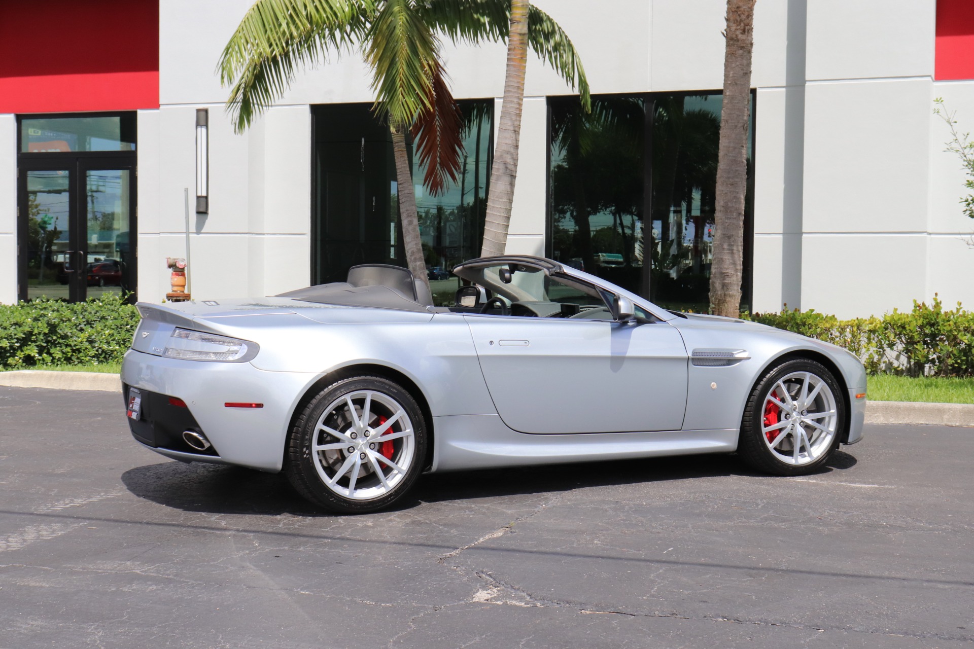 Used-2012-Aston-Martin-V8-Vantage-Roadster