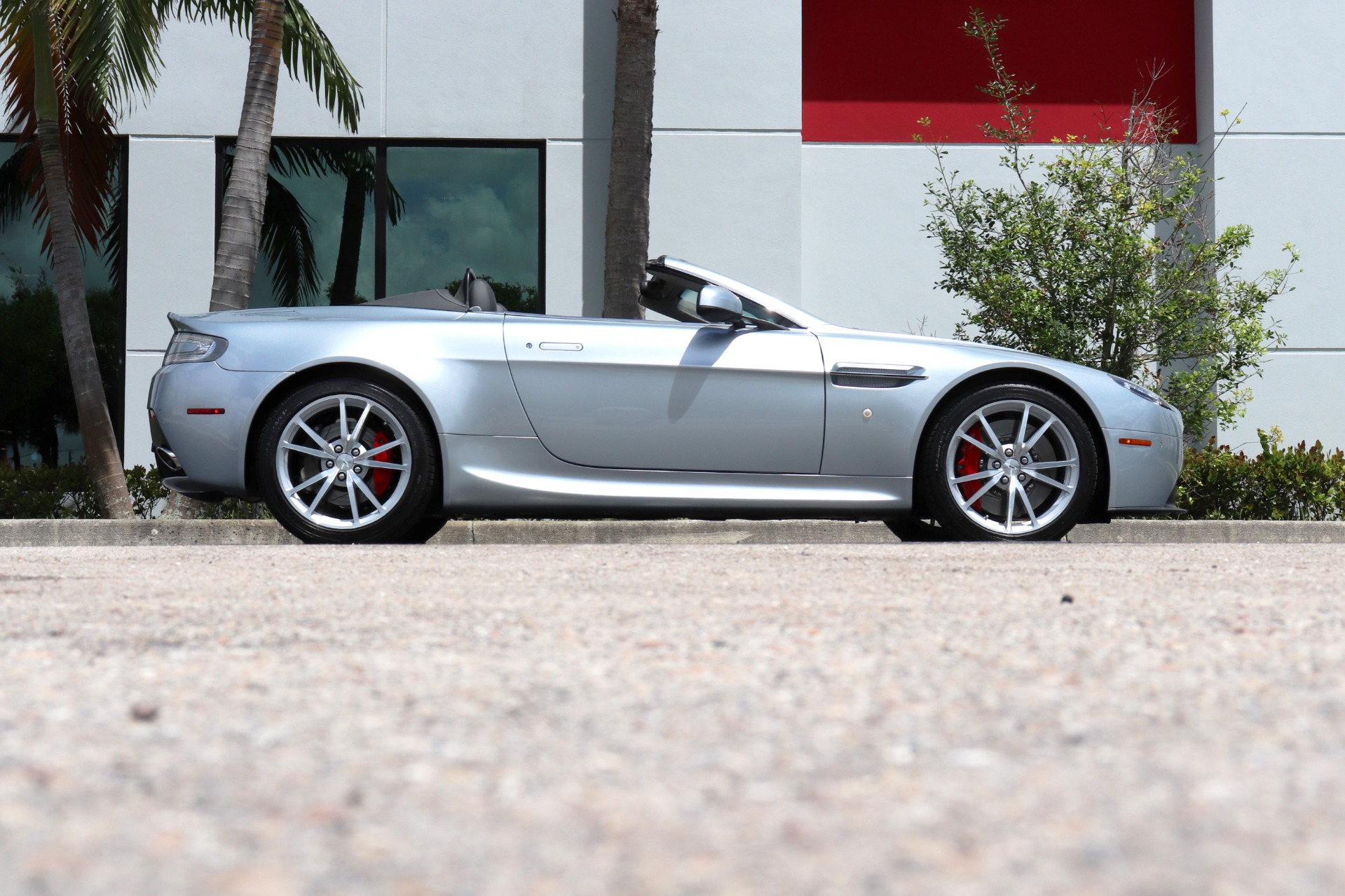 Used-2012-Aston-Martin-V8-Vantage-Roadster