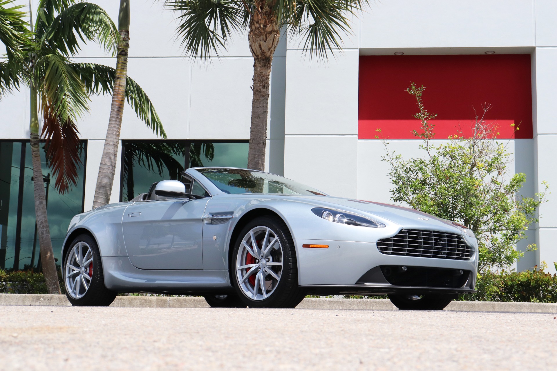 Used-2012-Aston-Martin-V8-Vantage-Roadster
