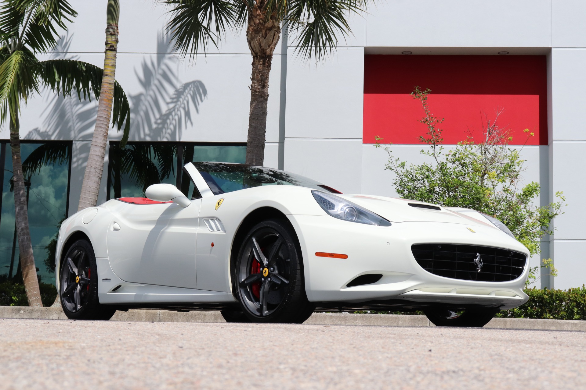 Used-2014-Ferrari-California