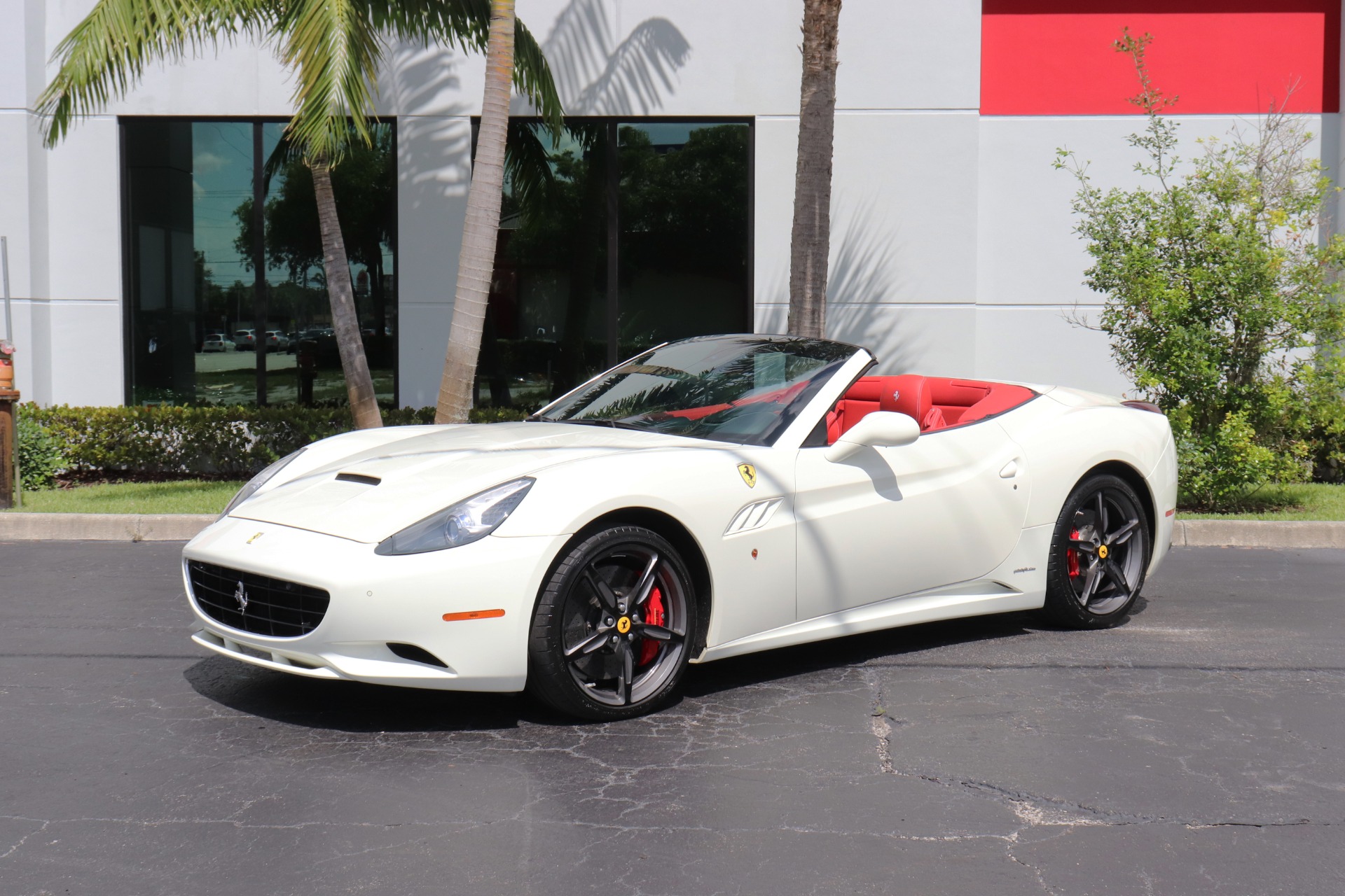 Used-2014-Ferrari-California
