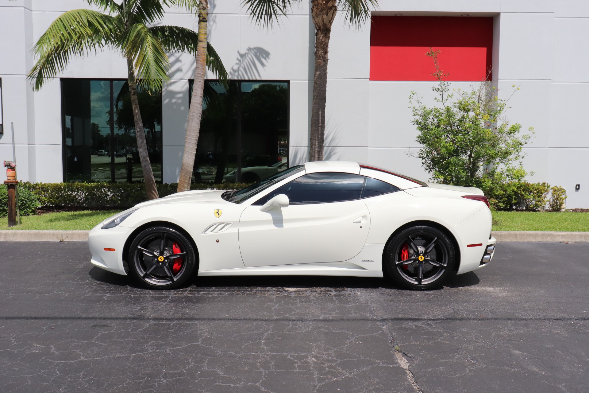 Used-2014-Ferrari-California
