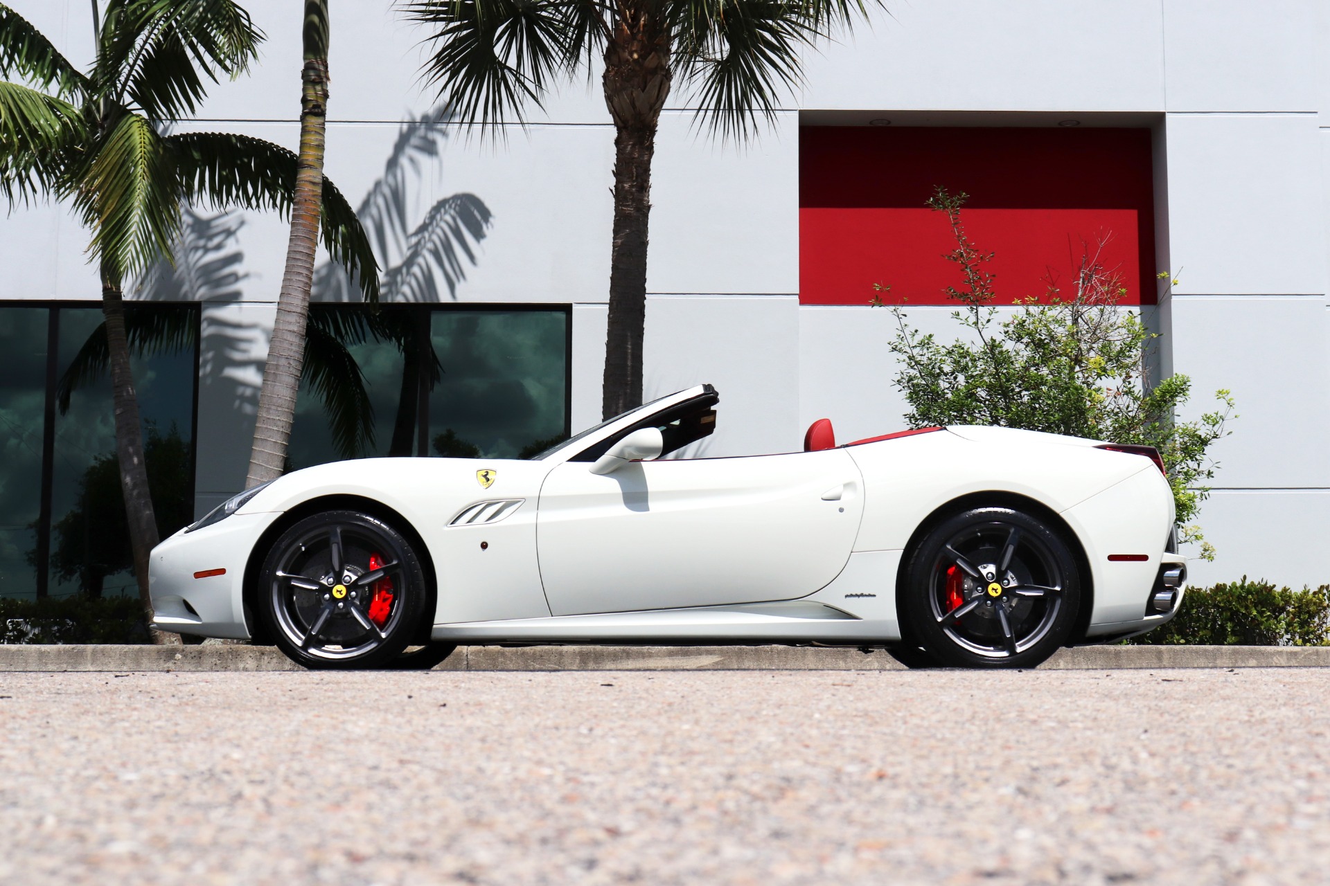 Used-2014-Ferrari-California