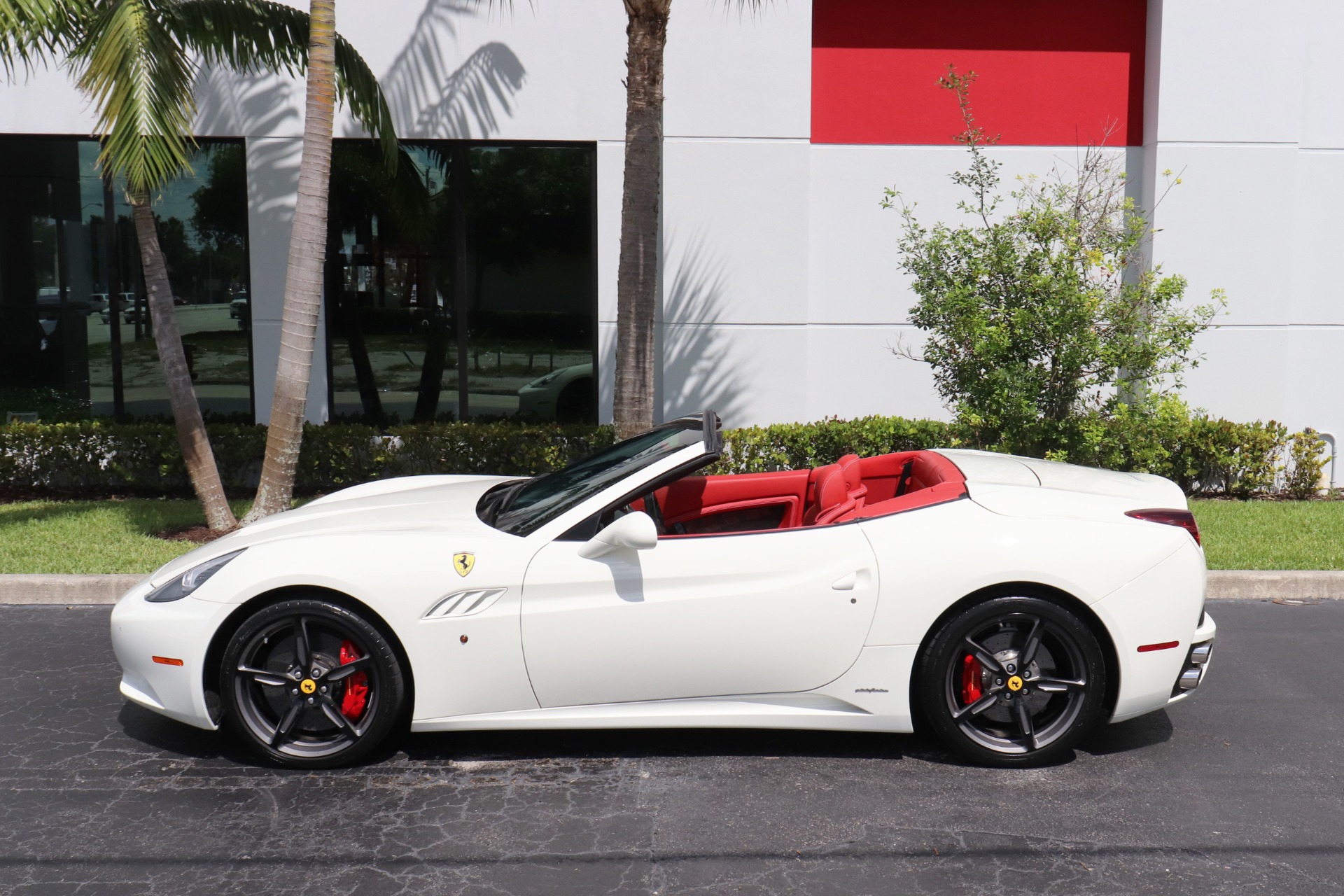 Used-2014-Ferrari-California