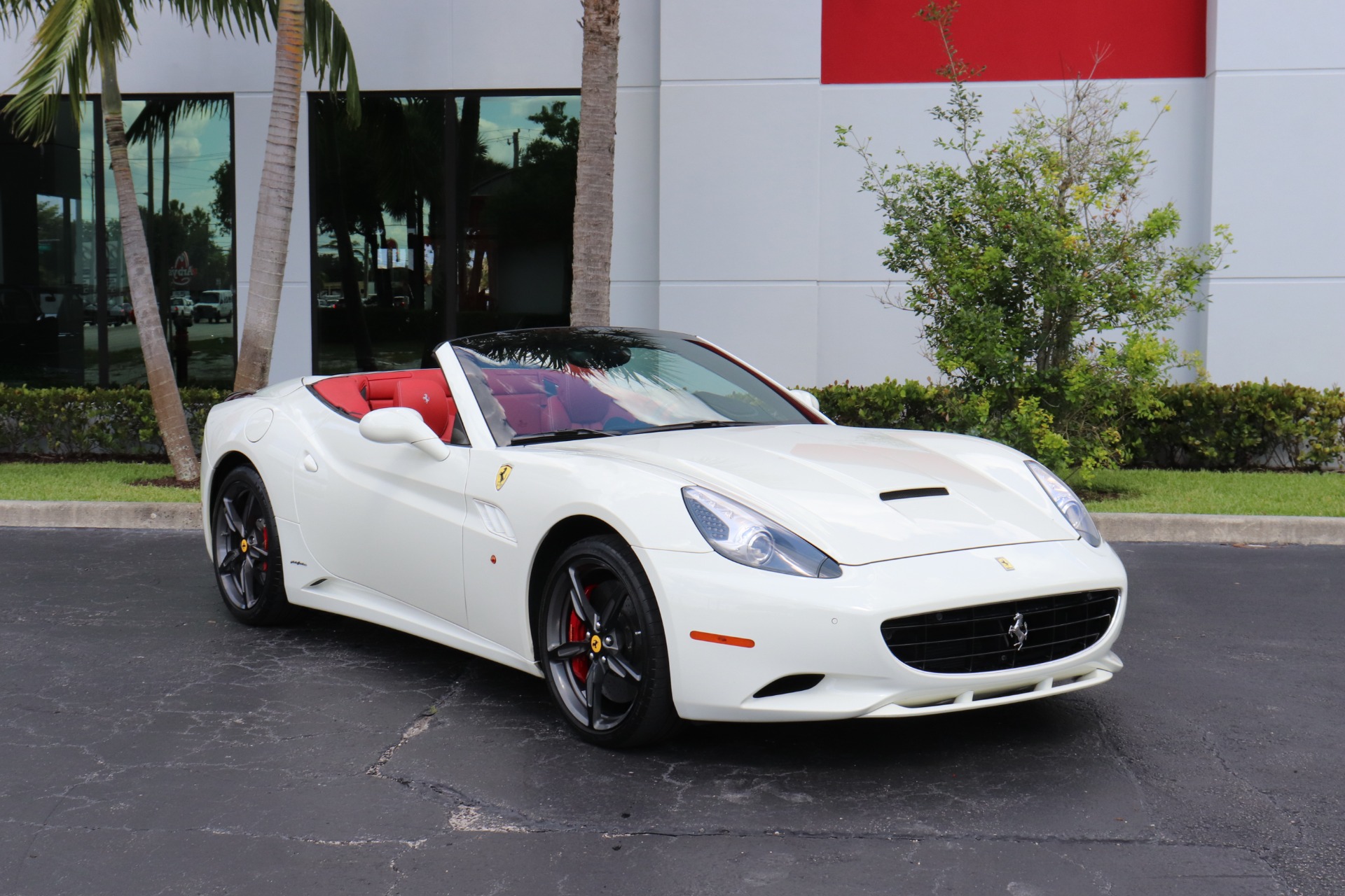 Used-2014-Ferrari-California