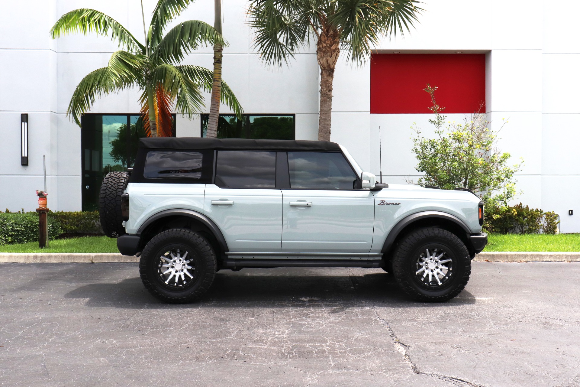 Used-2021-Ford-Bronco-Base-Advanced