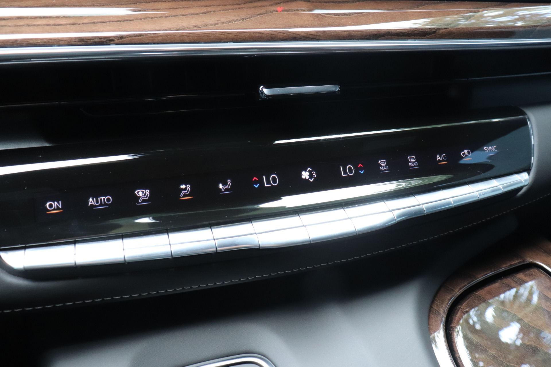 Used-2022-Cadillac-Escalade-Sport-Platinum