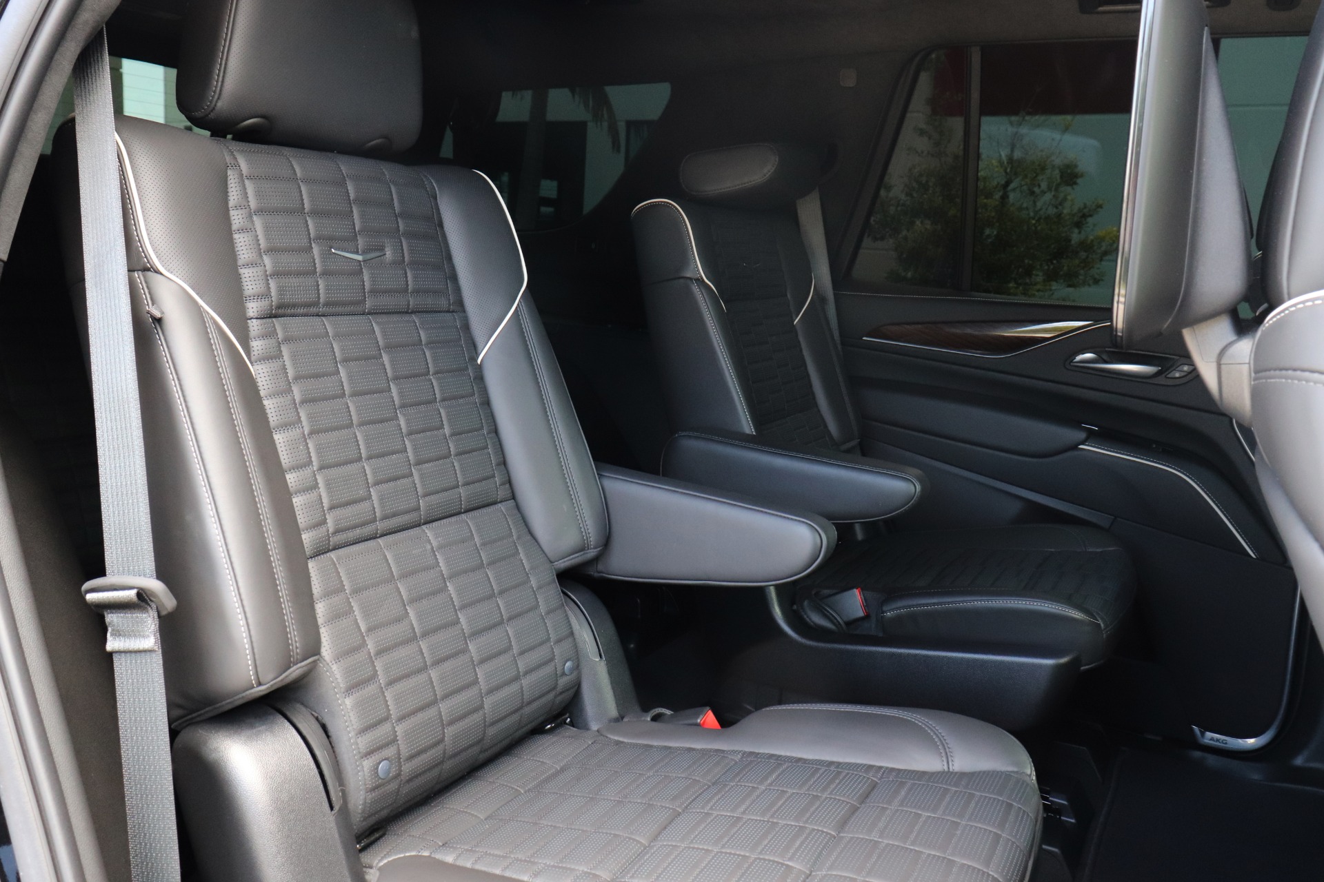 Used-2022-Cadillac-Escalade-Sport-Platinum