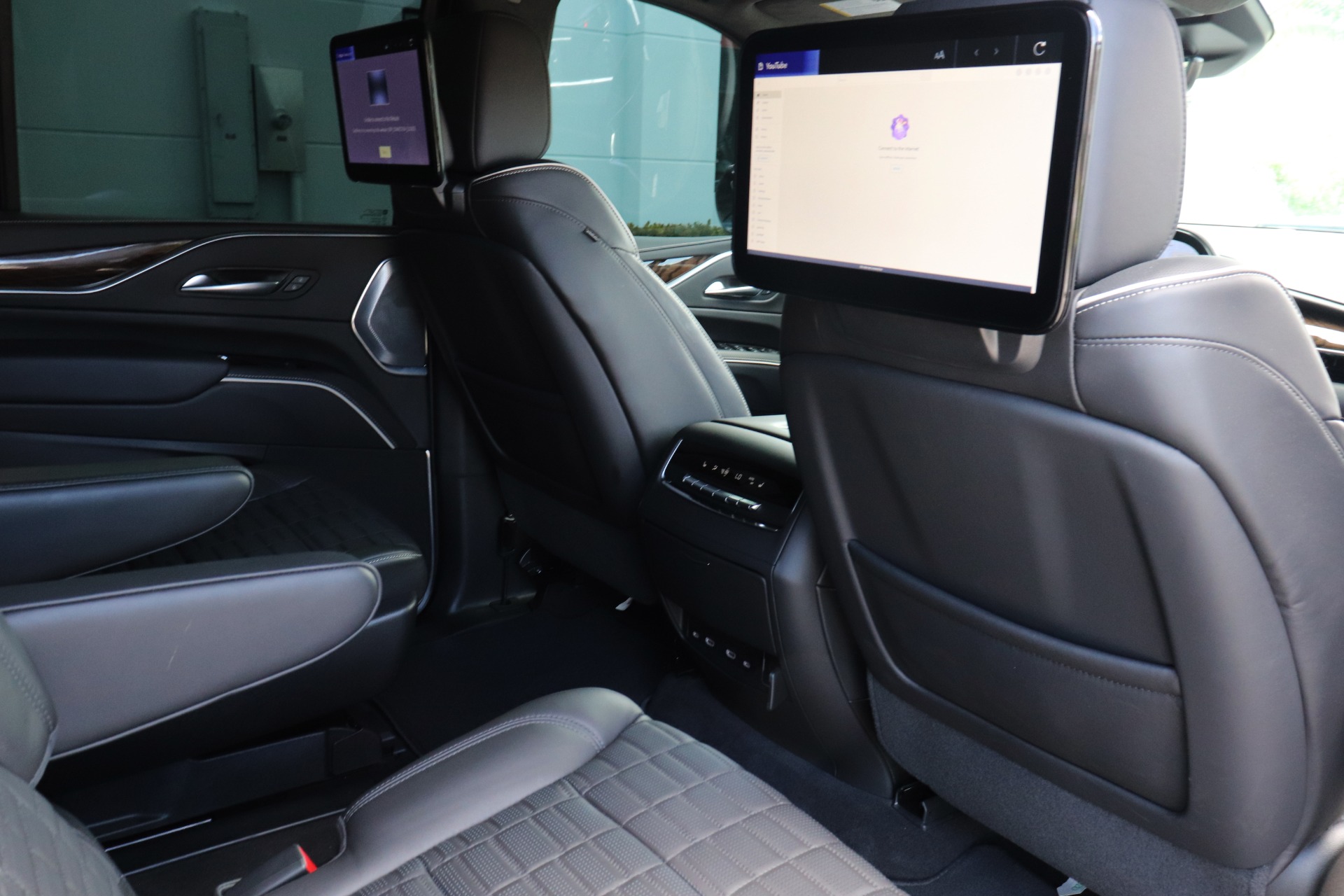 Used-2022-Cadillac-Escalade-Sport-Platinum