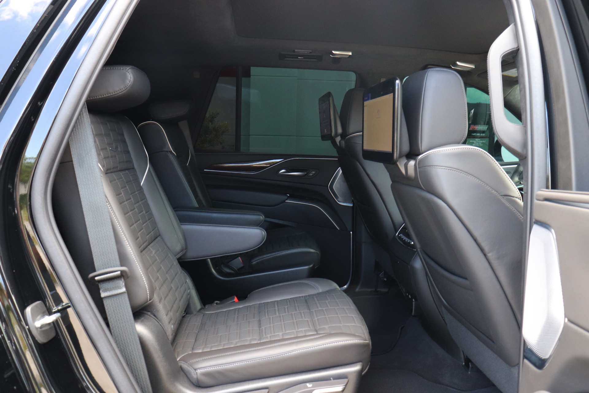 Used-2022-Cadillac-Escalade-Sport-Platinum