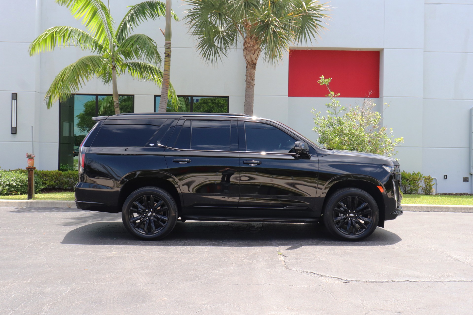 Used-2022-Cadillac-Escalade-Sport-Platinum