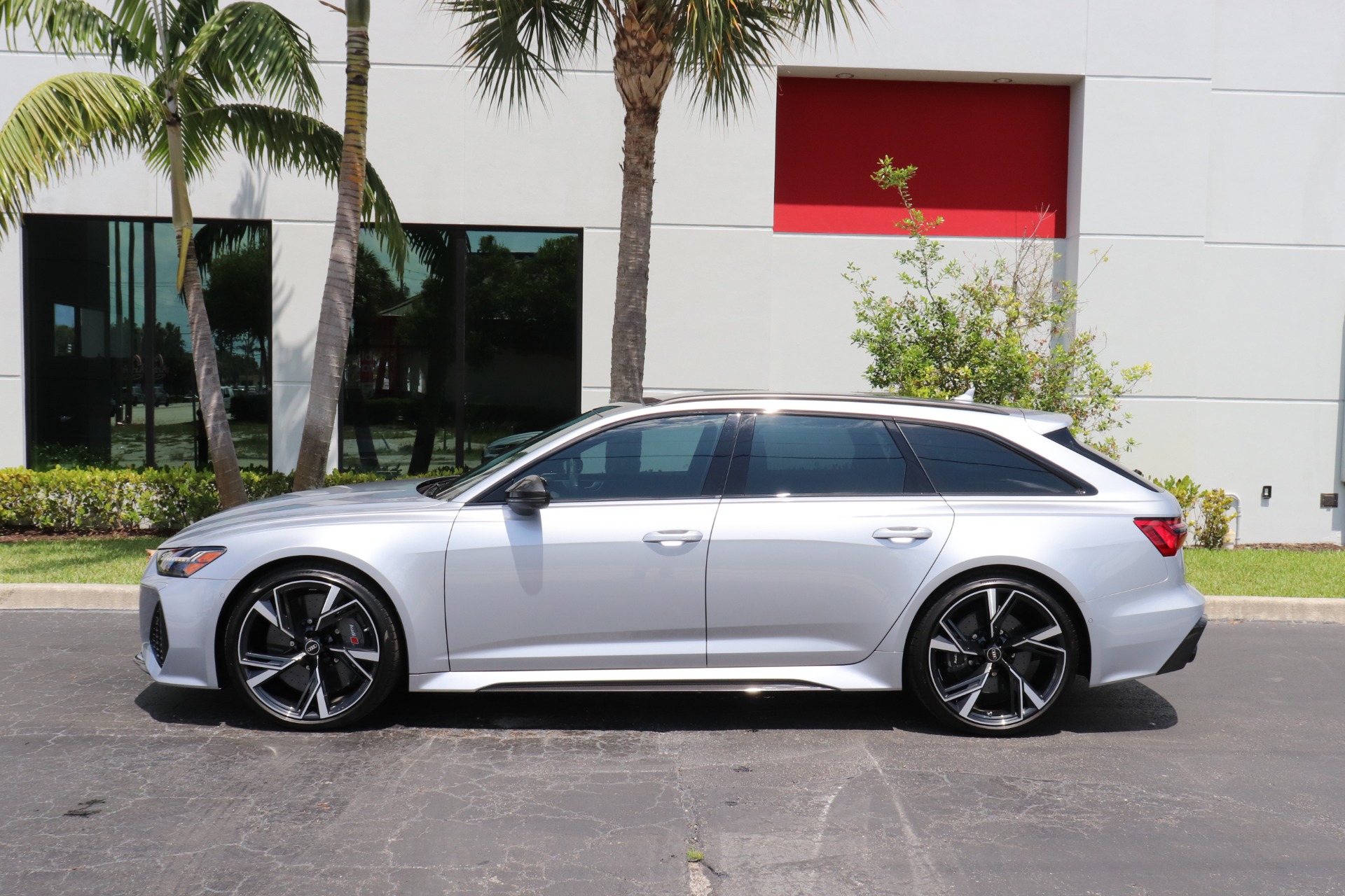 Used-2021-Audi-RS-6-Avant-40T-quattro-Avant